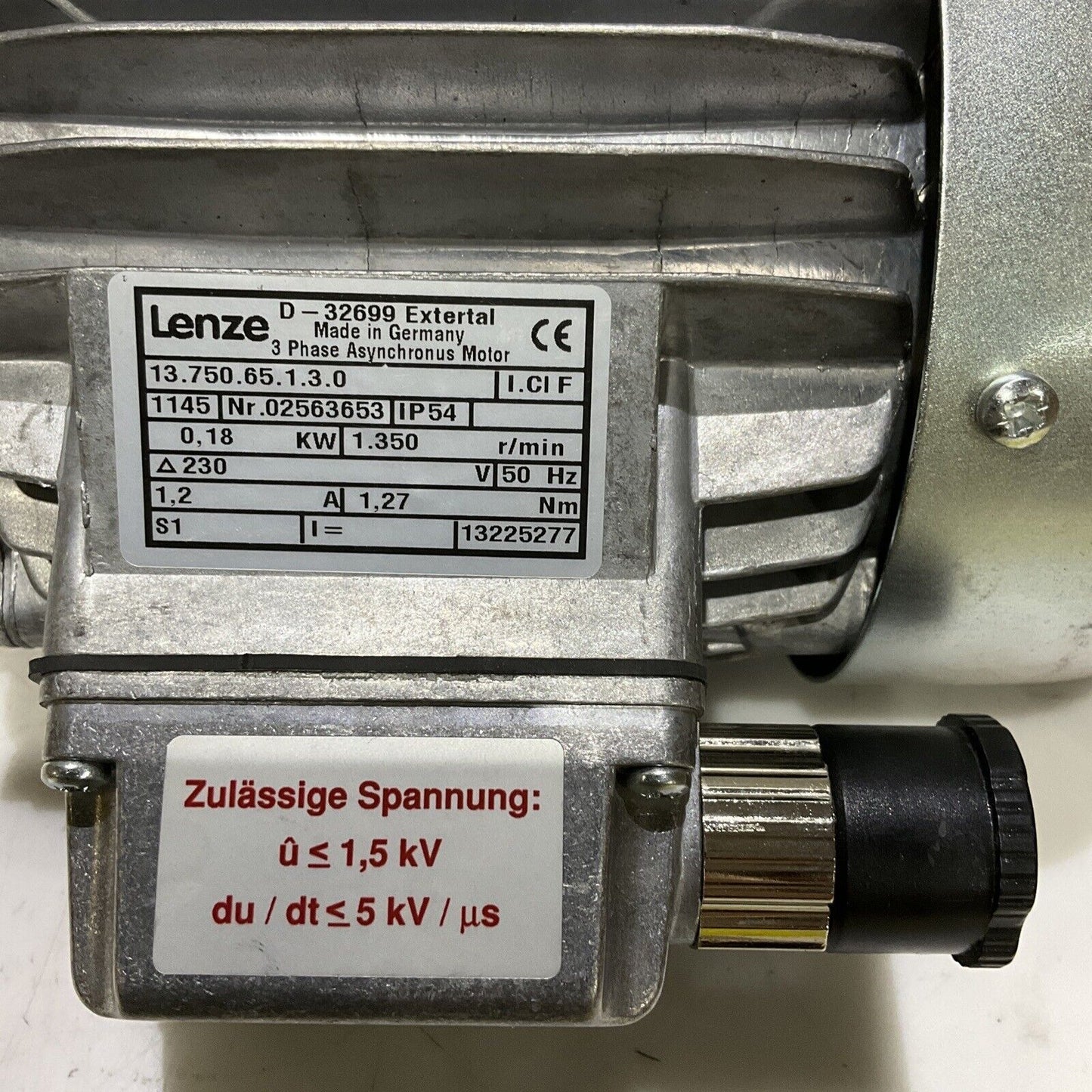 LENZE D-32699 13.750.65.1.3.0 PHASE MOTOR 180W 230/400 VAC 50 HZ 3 AC U3S