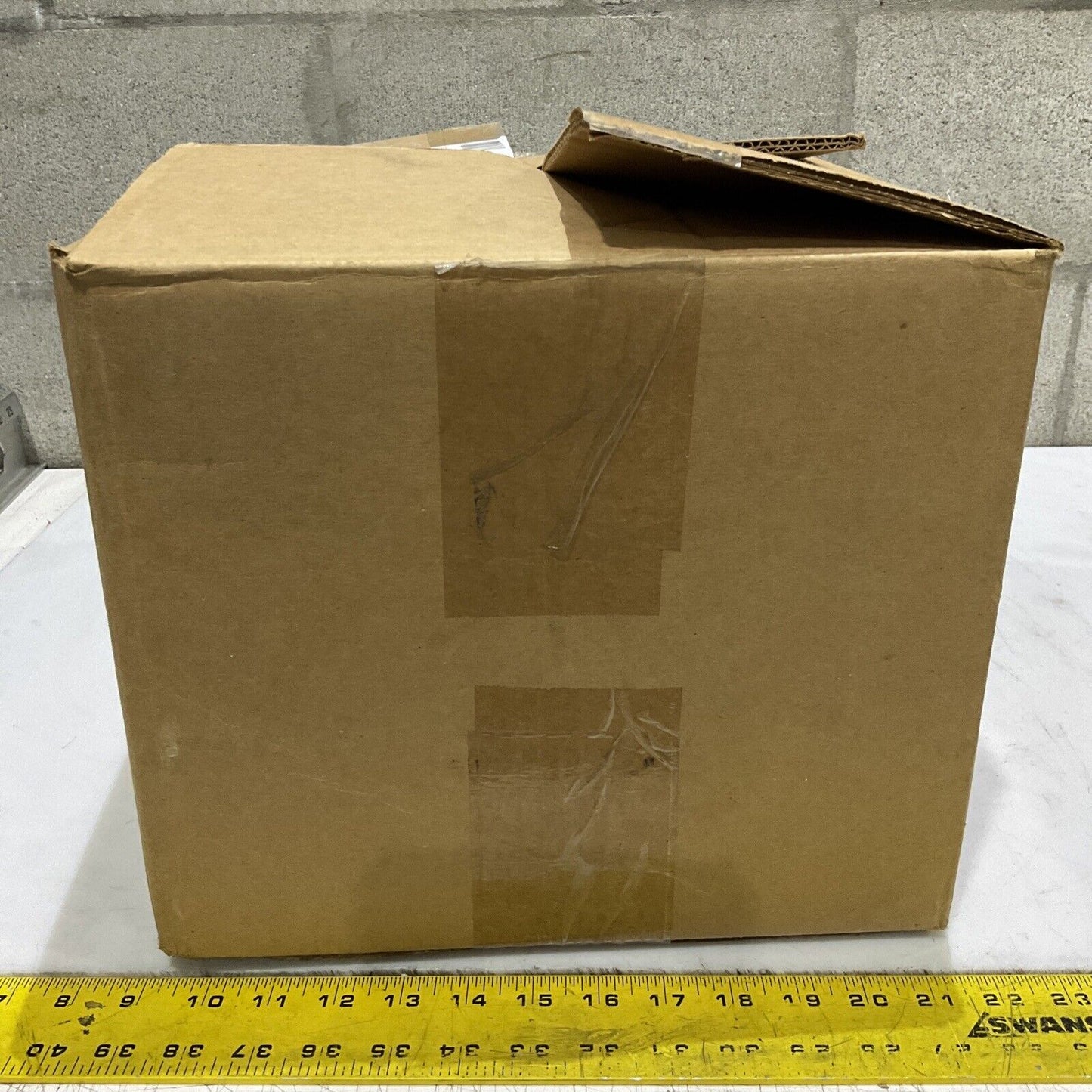 LENZE D-32699 13.750.65.1.3.0 PHASE MOTOR 180W 230/400 VAC 50 HZ 3 AC U3S