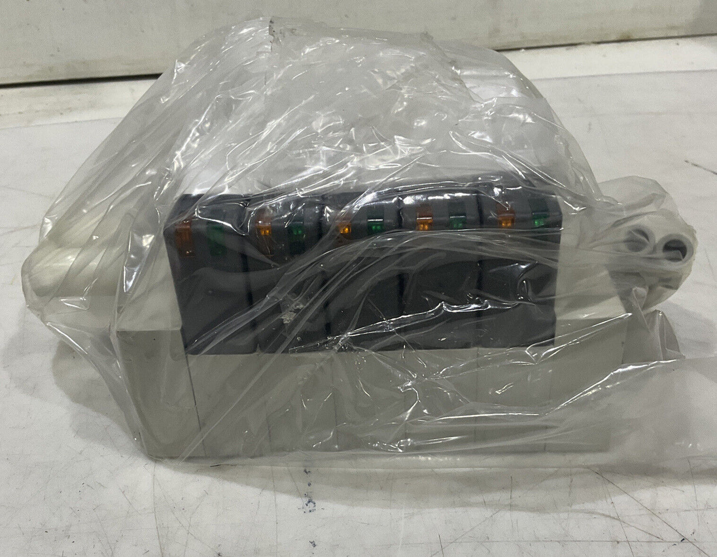 SMC VV5Q41-05-DAM0106 MOUNTED MANIFOLD SUBCONNECTOR TRANSMISSION ASSEMBLY U3S