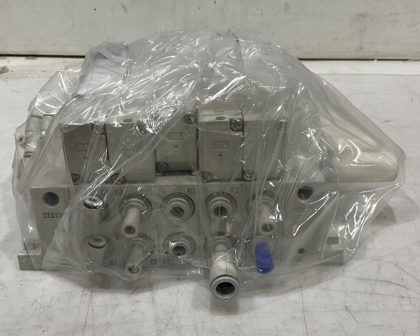 SMC VV5Q41-05-DAM0106 MOUNTED MANIFOLD SUBCONNECTOR TRANSMISSION ASSEMBLY U3S