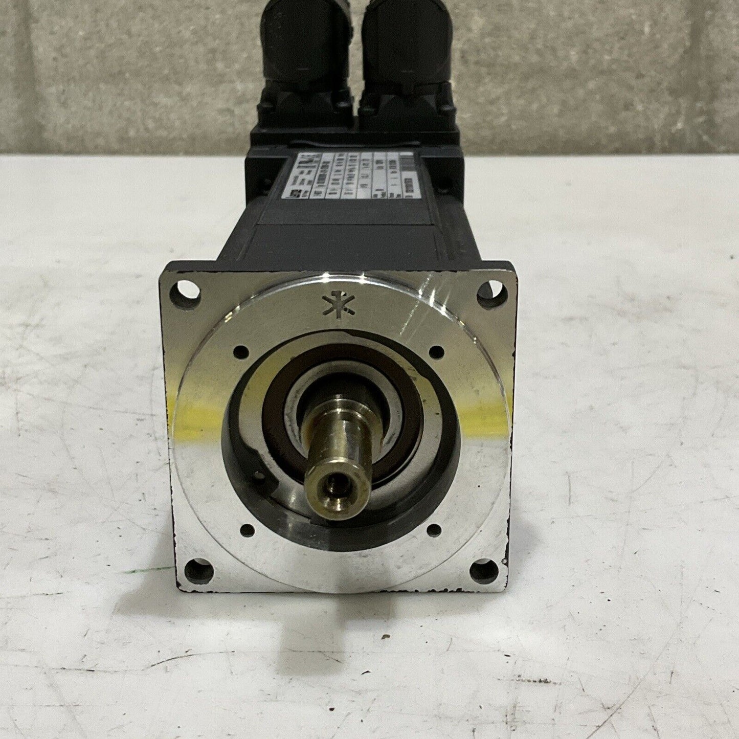 LENZE MCS 06160LRS0B0-A11N-ST5S00N-R0SU SERVO MOTOR 150/170V 1.00 HP 400HZ U3S