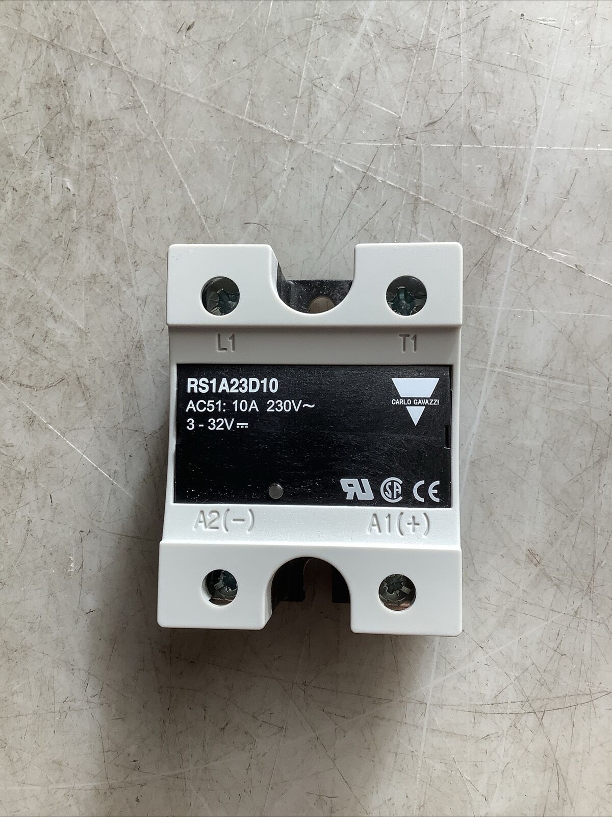 CARLO GAVAZZI RS1A23D10 SOLID STATE RELAY 230VAC 10A 3-32VDC RM6