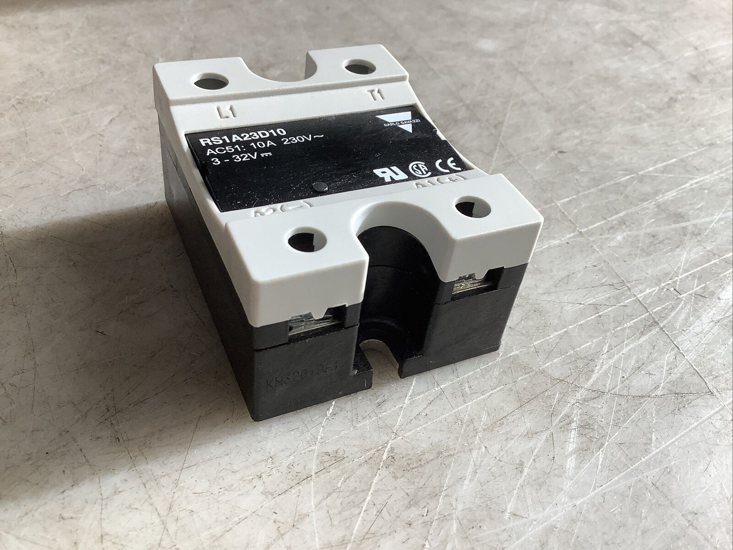 CARLO GAVAZZI RS1A23D10 SOLID STATE RELAY 230VAC 10A 3-32VDC RM6