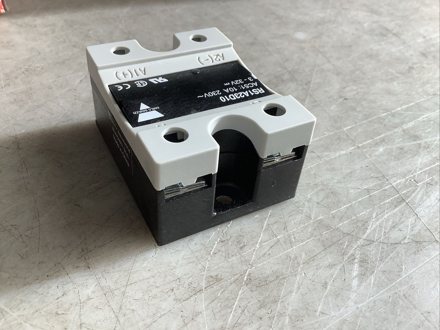 CARLO GAVAZZI RS1A23D10 SOLID STATE RELAY 230VAC 10A 3-32VDC RM6