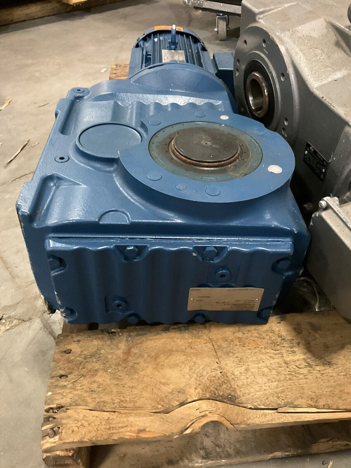 SEW-EURODRIVE KA87DRN100L4/D4 GEAR MOTOR 60 HZ 1758/22 RPM 230/490V U4M