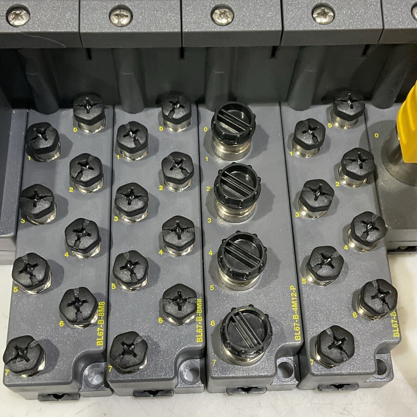 TURCK BL67-B-1M16-19-0.5M BL67-B-8M8 BL67 VERTICALIZER CAN OPEN ASSEMBLY U3S