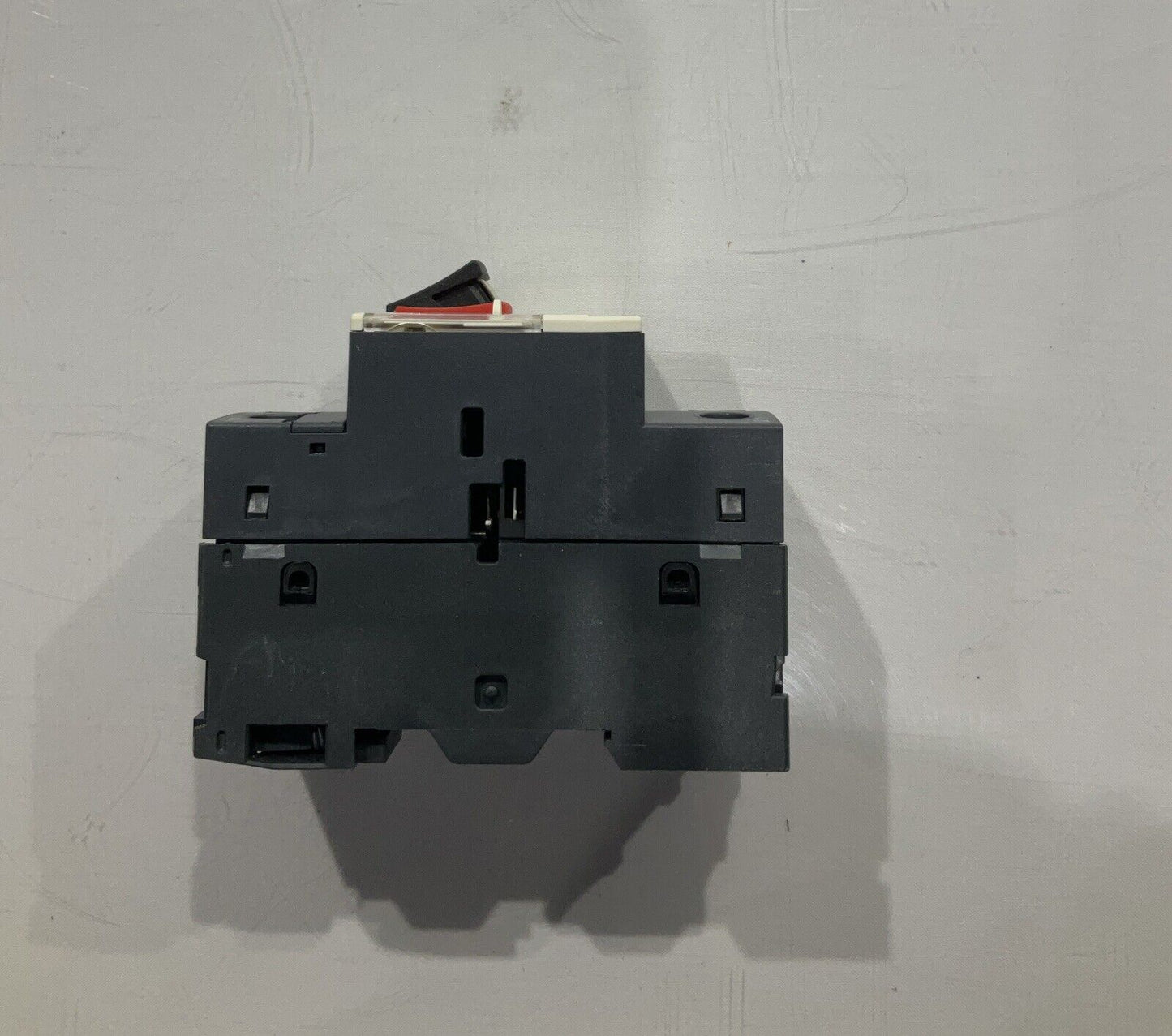 SCHNEIDER ELECTRIC GV2ME06 MANUAL STARTER 690V LOT OF 3 U3S