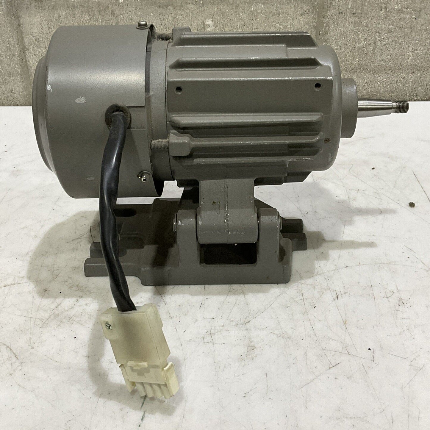 LIMISERVO MITSUBISHI XL-G554-20Y AC SERVO MOTOR 200-240V RM6