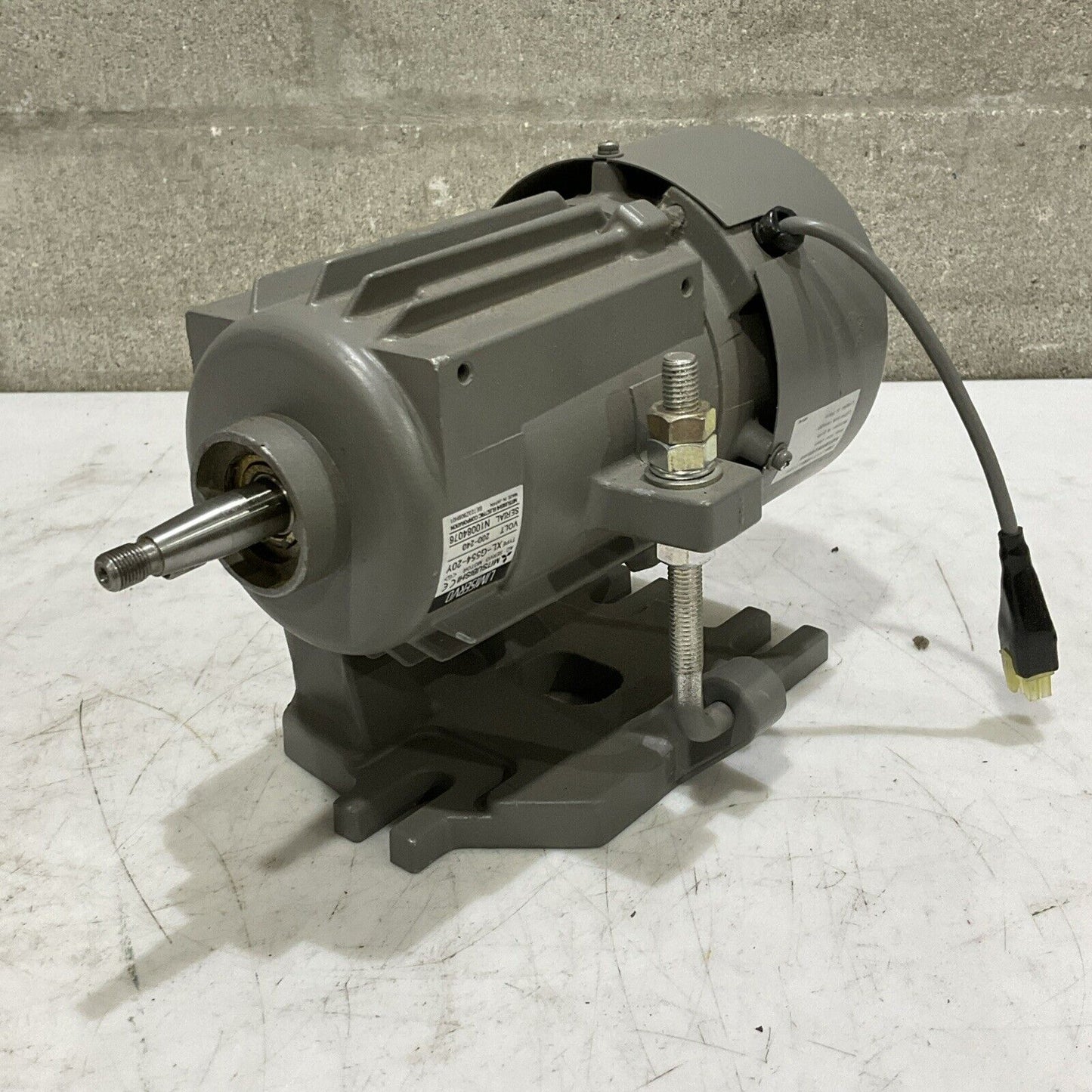 LIMISERVO MITSUBISHI XL-G554-20Y AC SERVO MOTOR 200-240V RM6