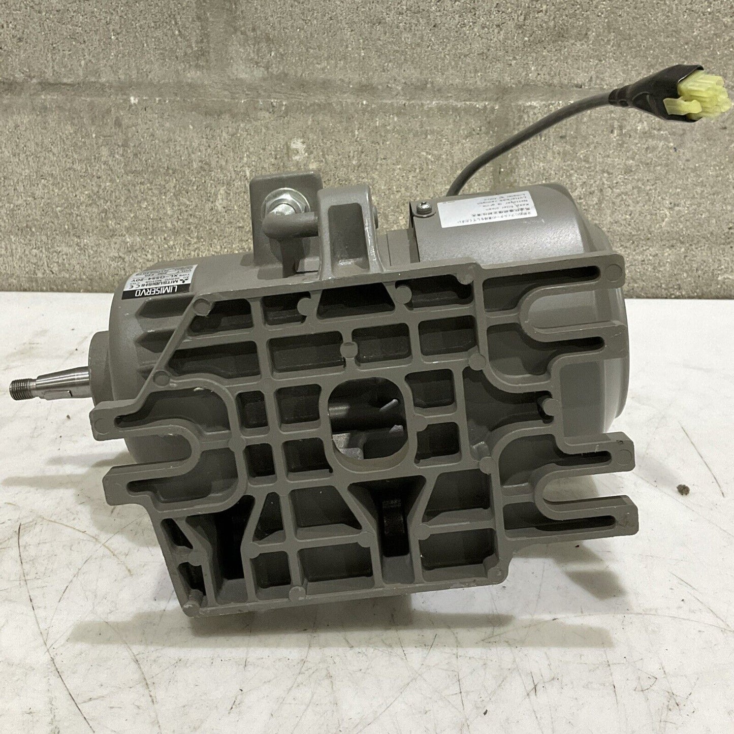 LIMISERVO MITSUBISHI XL-G554-20Y AC SERVO MOTOR 200-240V RM6