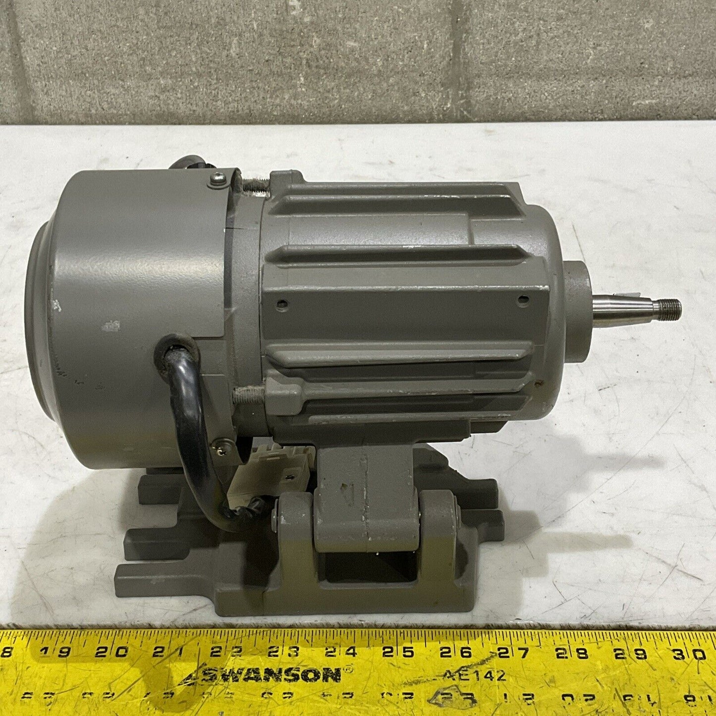 LIMISERVO MITSUBISHI XL-G554-20Y AC SERVO MOTOR 200-240V RM6