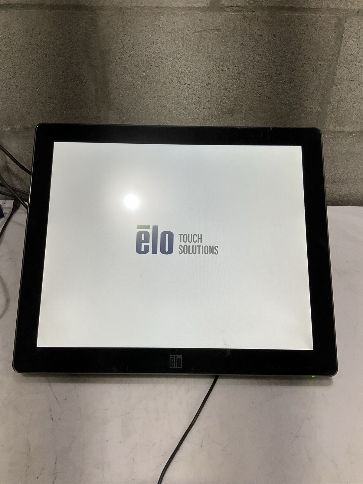 ELO TOUCH SOLUTIONS E785229 LCD TOUCH MONITOR ET1723L-8UWA-1-BL-MT-ZB-G U3S