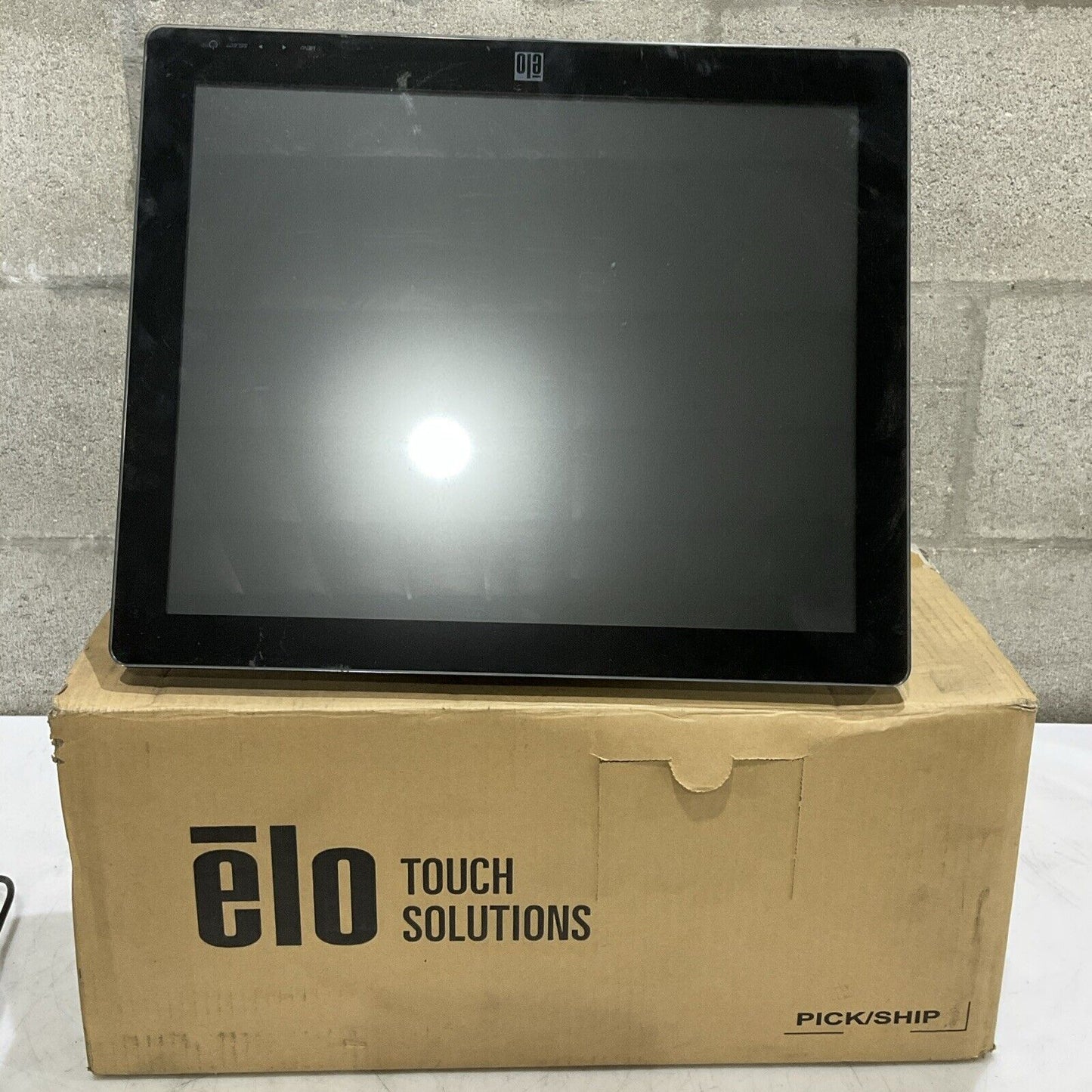 ELO TOUCH SOLUTIONS E785229 LCD TOUCH MONITOR ET1723L-8UWA-1-BL-MT-ZB-G U3S