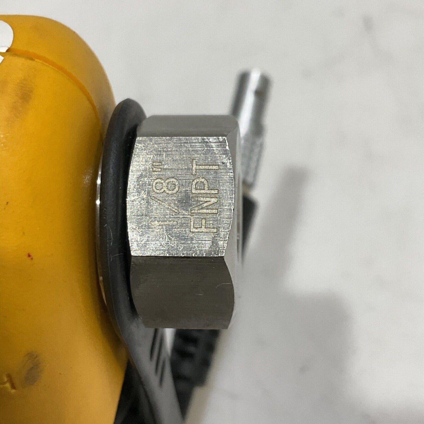 FLUKE 750P05 PRESSURE MODULE RANGE 30 PSIG 200 KPA 2 BAR S8M