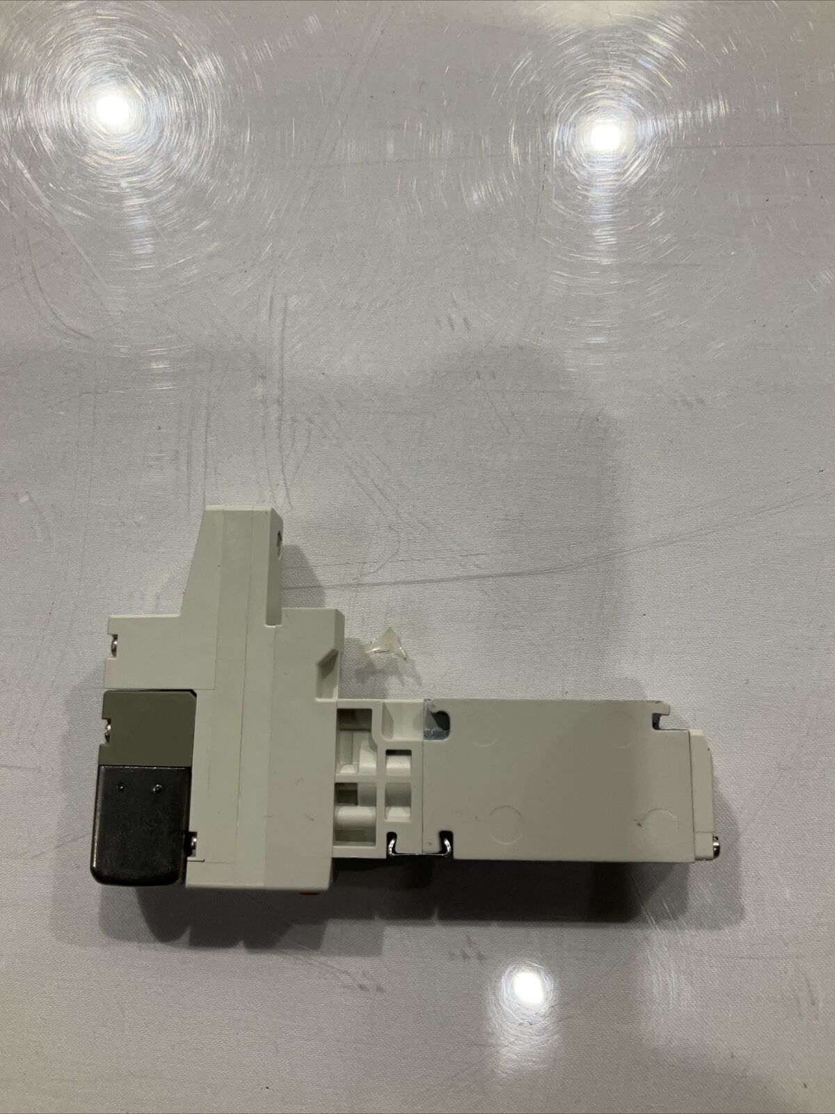 SMC VQ1101N-51 MANFOLD VALVE, RUBBER 24VDC LOT OF 4 U3S