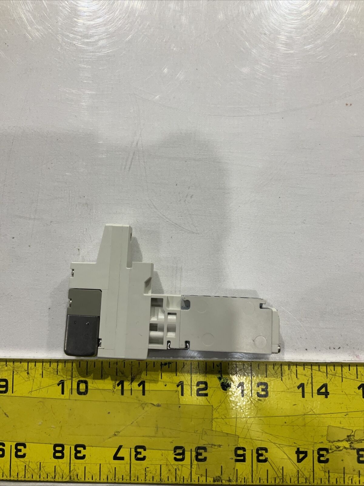 SMC VQ1101N-51 MANFOLD VALVE, RUBBER 24VDC LOT OF 4 U3S