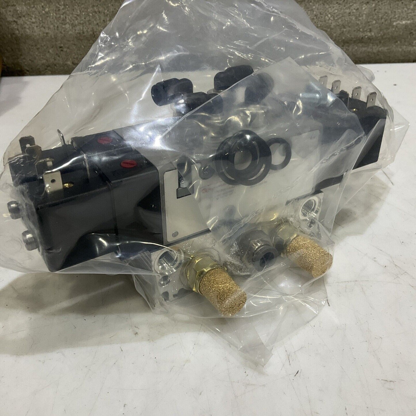 IMI NORGREN V61R511A-A213JA PNEUMATIC VALVE145 PSIG 14 F-122F U3S