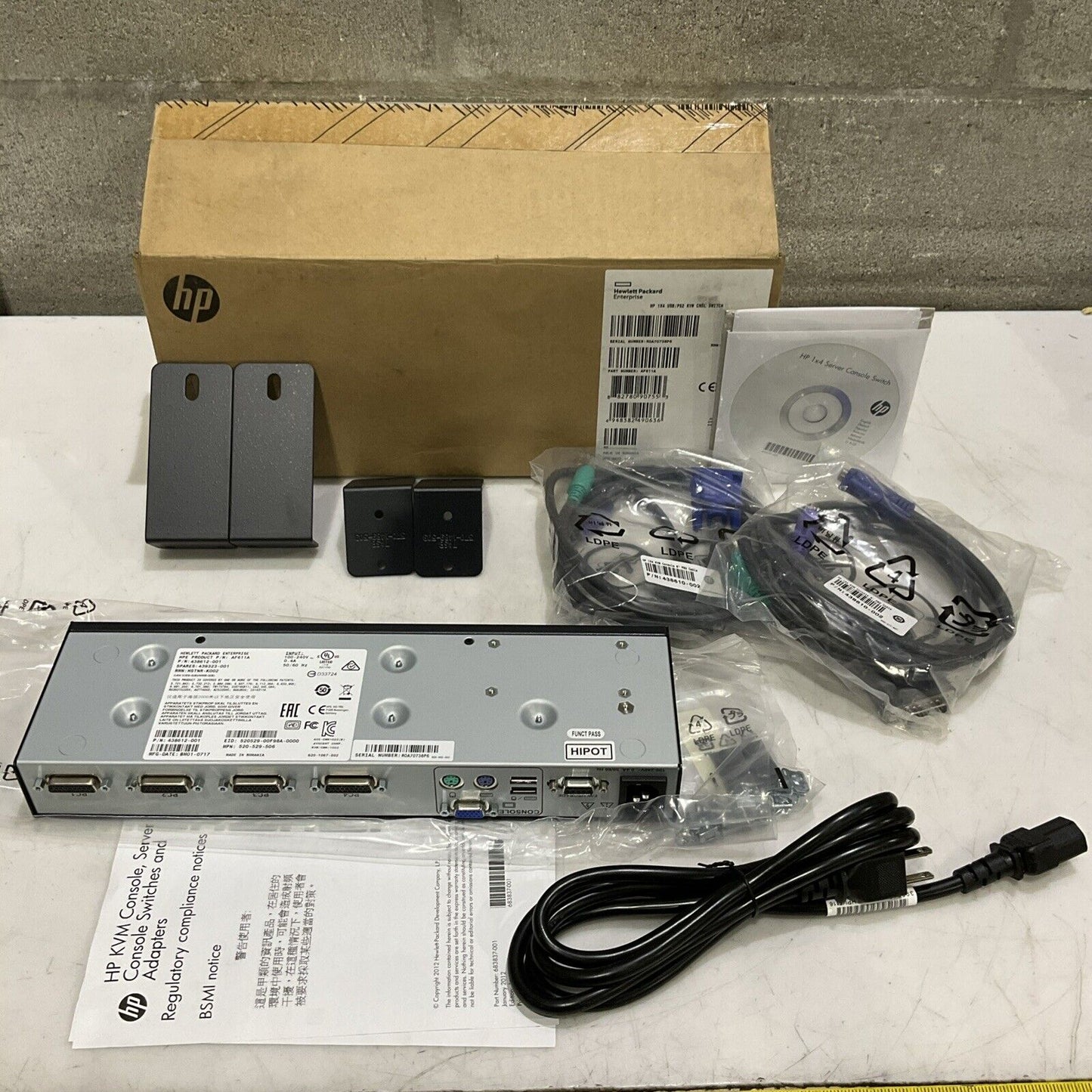 HEWLETT PACKARD 438612-001 KVM CONSOLE SWITCH KIT HP 1X4 USB/PS2 U3S