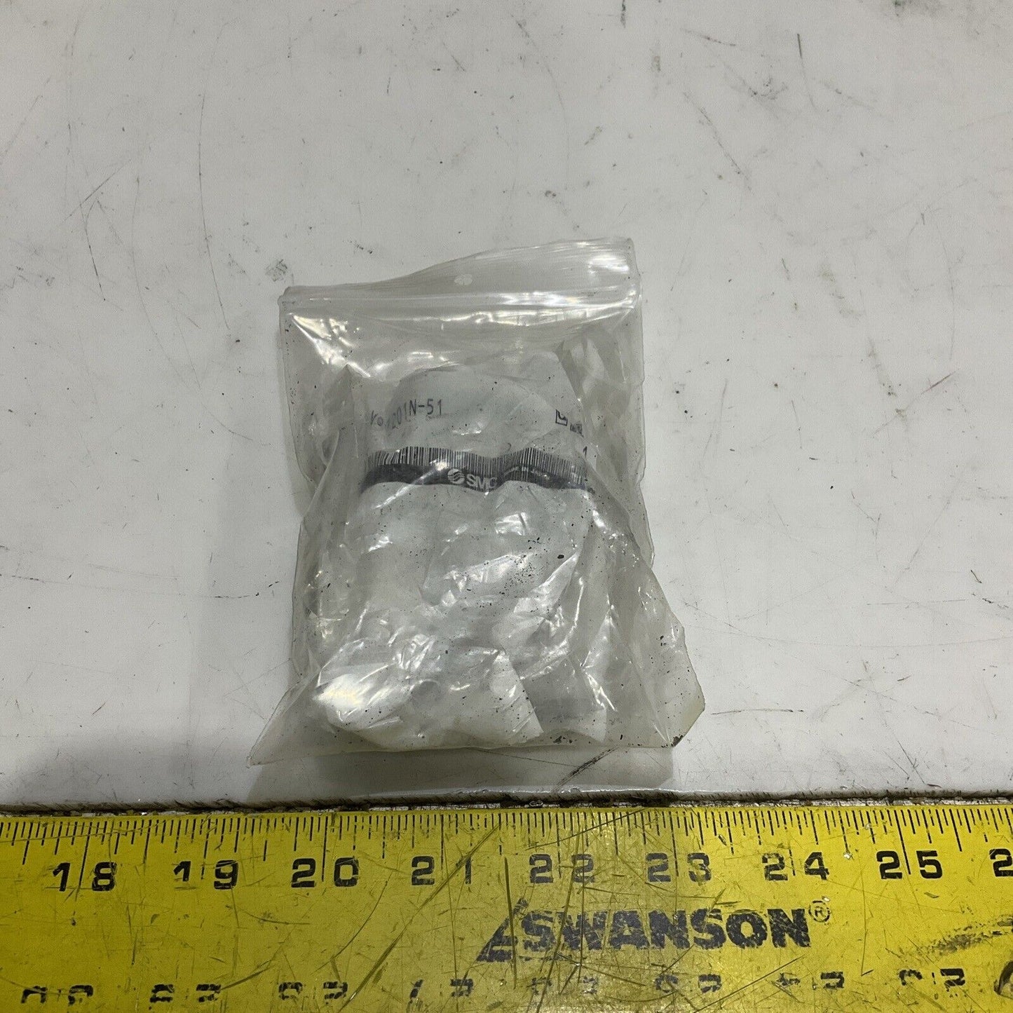 SMC VQ1401N-51 MANIFOLD VALVE 3 POSITION PLUG-IN LOT OF 2 U3S