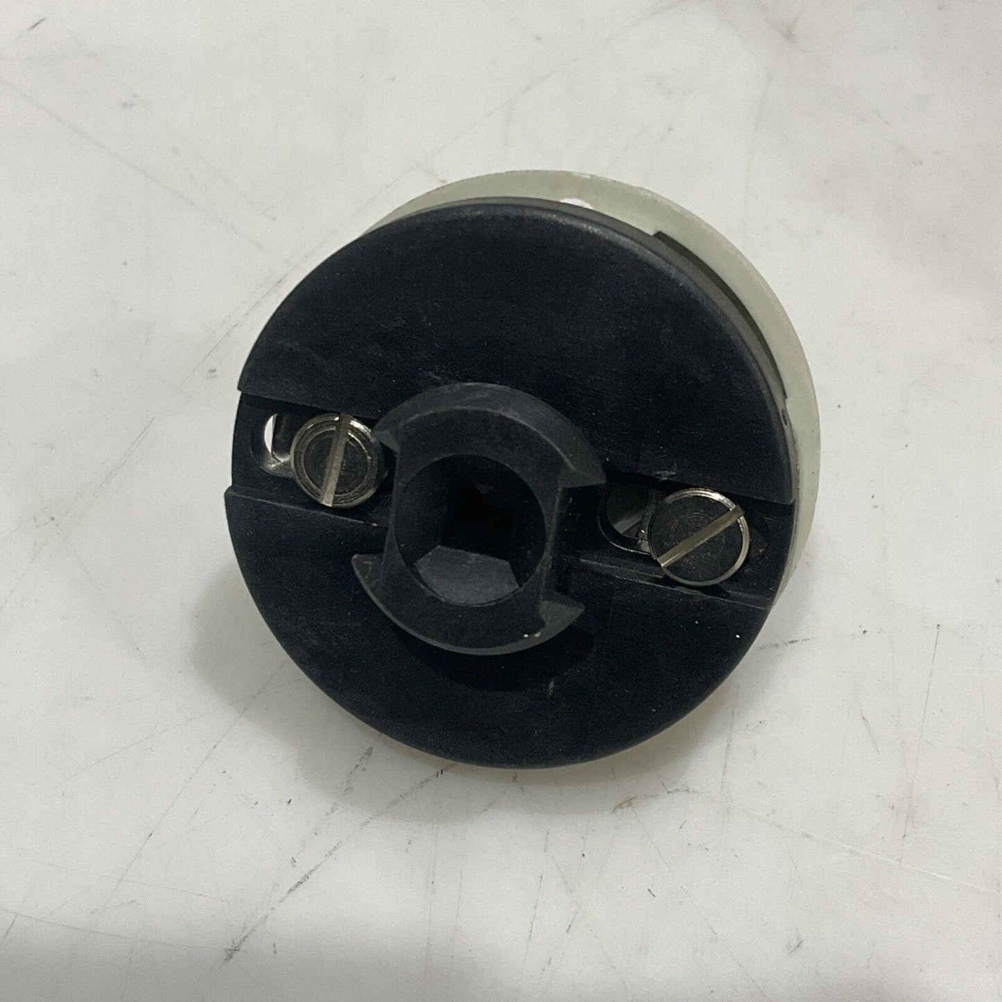EEC AEG 31990755 E D1-3D 3 SD8-RG EMERGENCY DISCONNECT SWITCH U4M