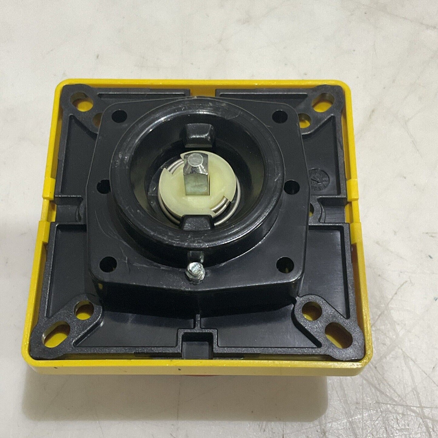 EEC AEG 31990755 E D1-3D 3 SD8-RG EMERGENCY DISCONNECT SWITCH U4M