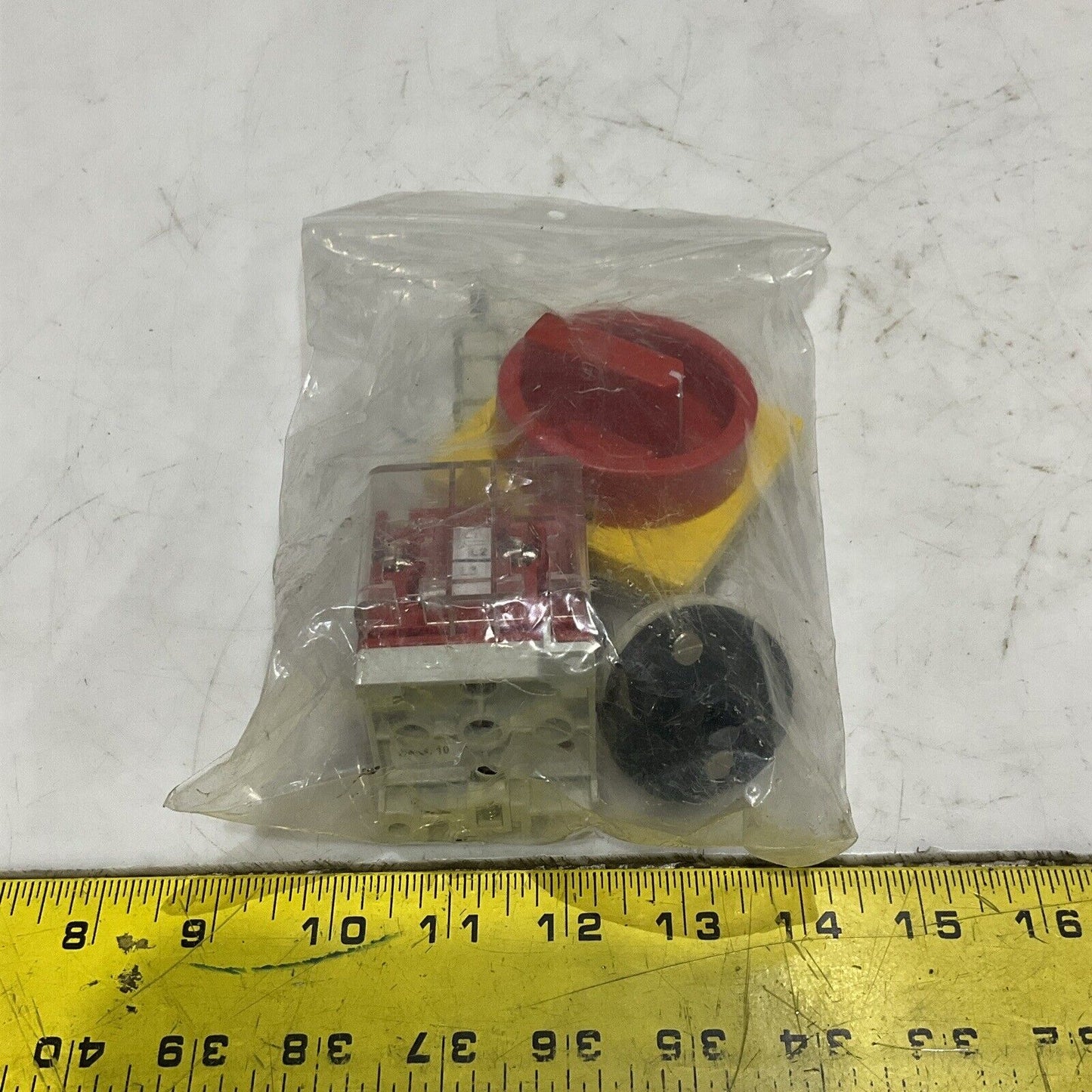 EEC AEG 31990755 E D1-3D 3 SD8-RG EMERGENCY DISCONNECT SWITCH U4M