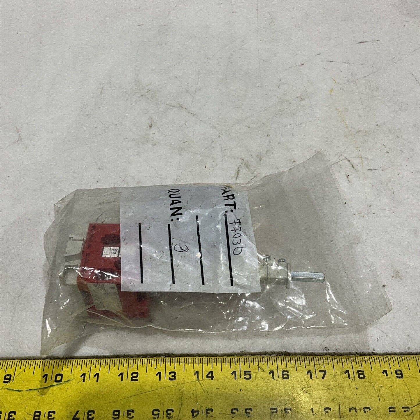 EEC AEG 31990755 E D1-3D 3 SD8-RG EMERGENCY DISCONNECT SWITCH U4M
