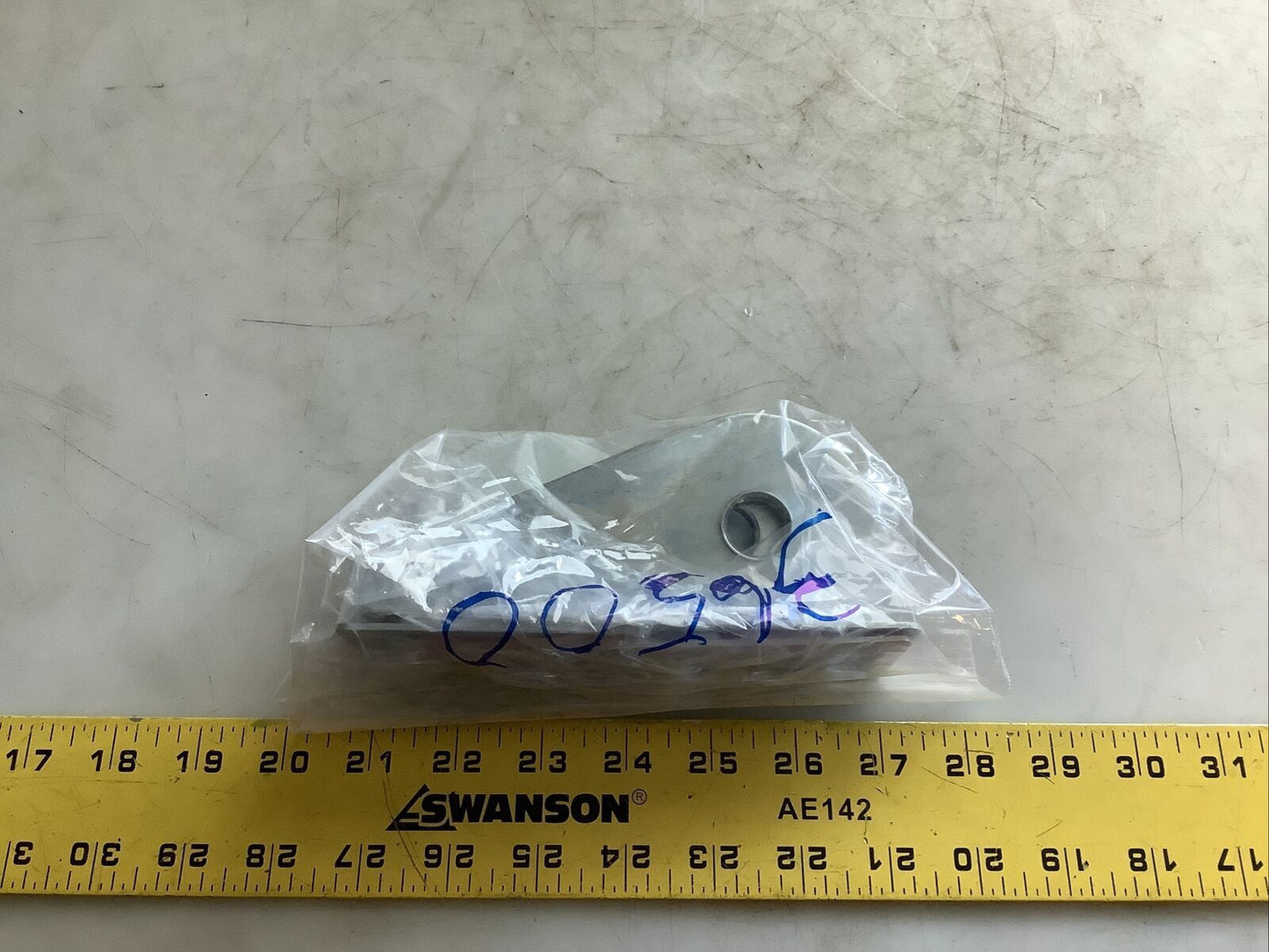 50 AND 51 900-KAU BRACKET SET HHH - LOT OF 2