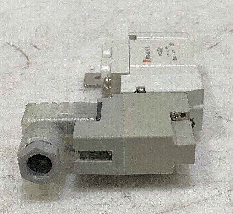 SMC SY7120-5DZ-02-F2 5 PORT SOLENOID VALVE U3S