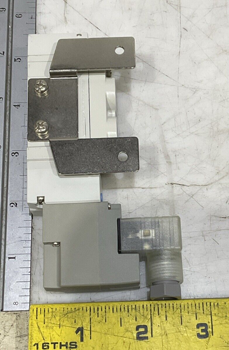 SMC SY7120-5DZ-02-F2 5 PORT SOLENOID VALVE U3S