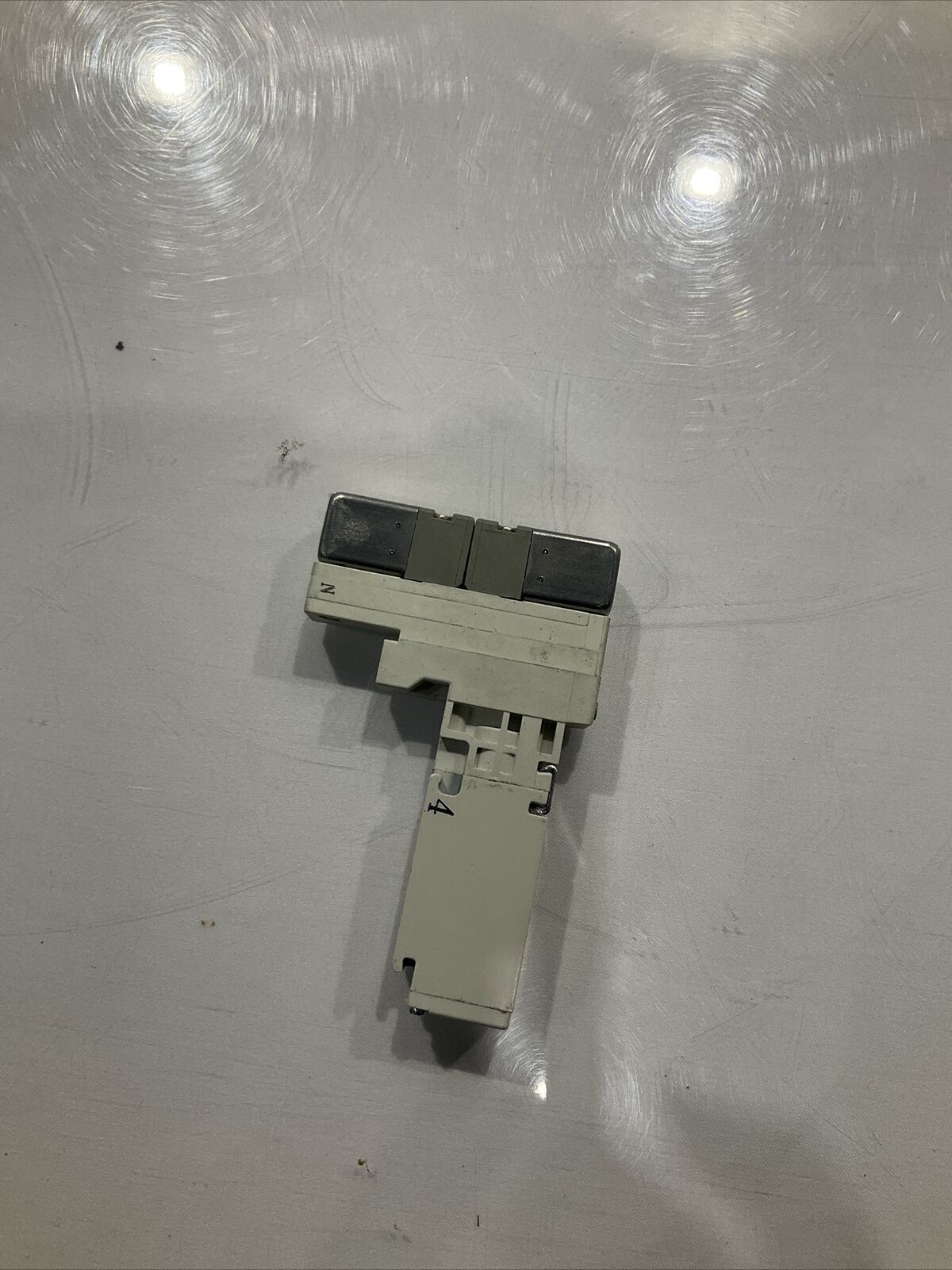 SMC VQ1401N-51 MANIFOLD VALVE , RUBBER SEAL LOT OF 3 U3S