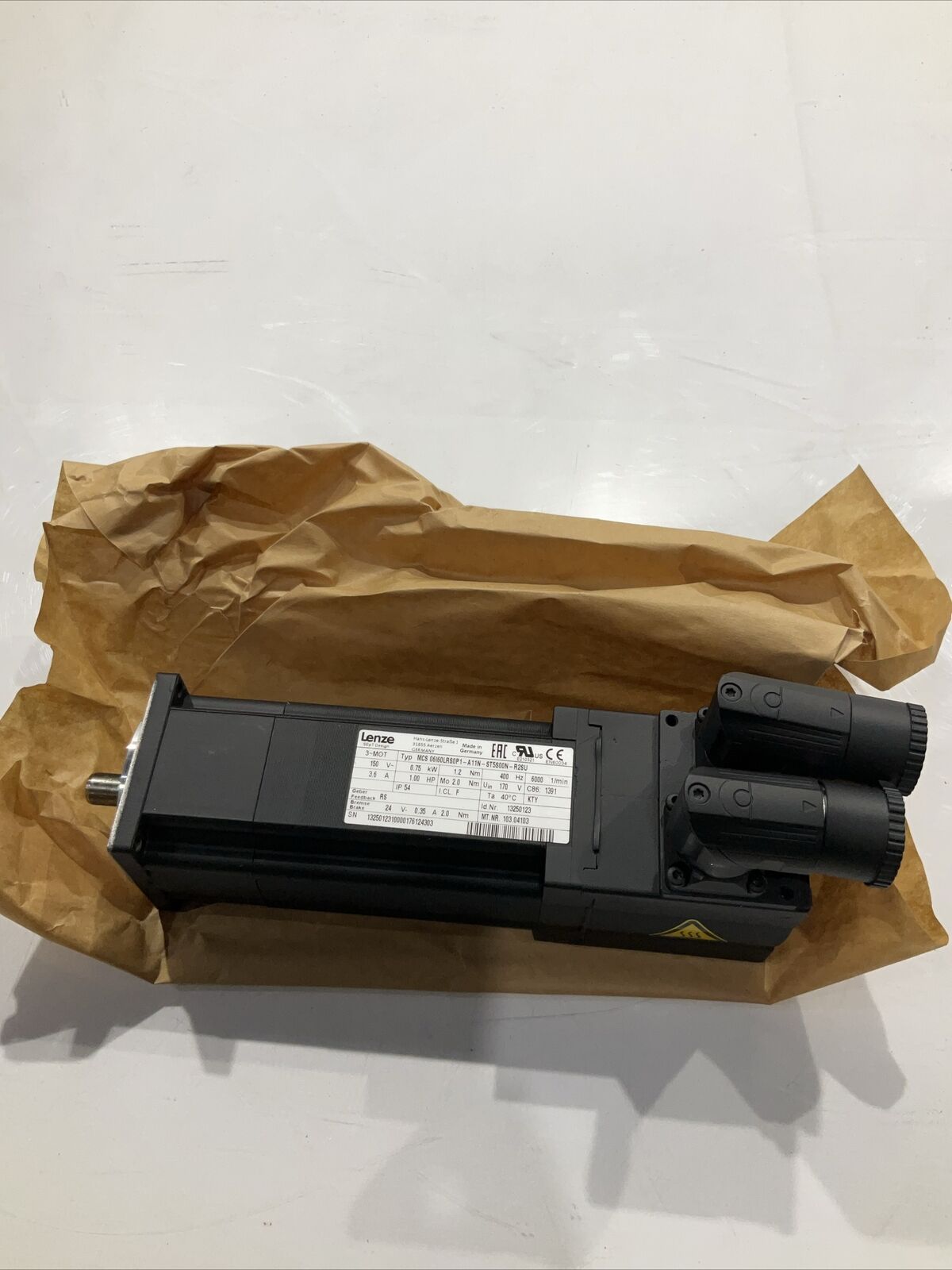 LENZE 162K282H01 MCS-06160LRS0P1-A11N-ST5S00N-R2SU SERVO MOTORS 150V U3S