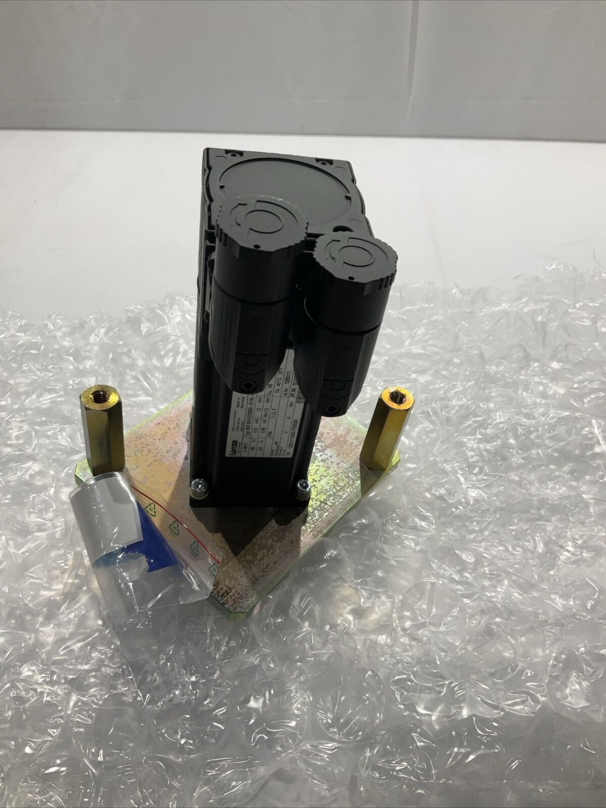 LENZE MCS 06F41LRS0B0-B11N MOTOR ASSY,PERFORATED BELT 165V U3S