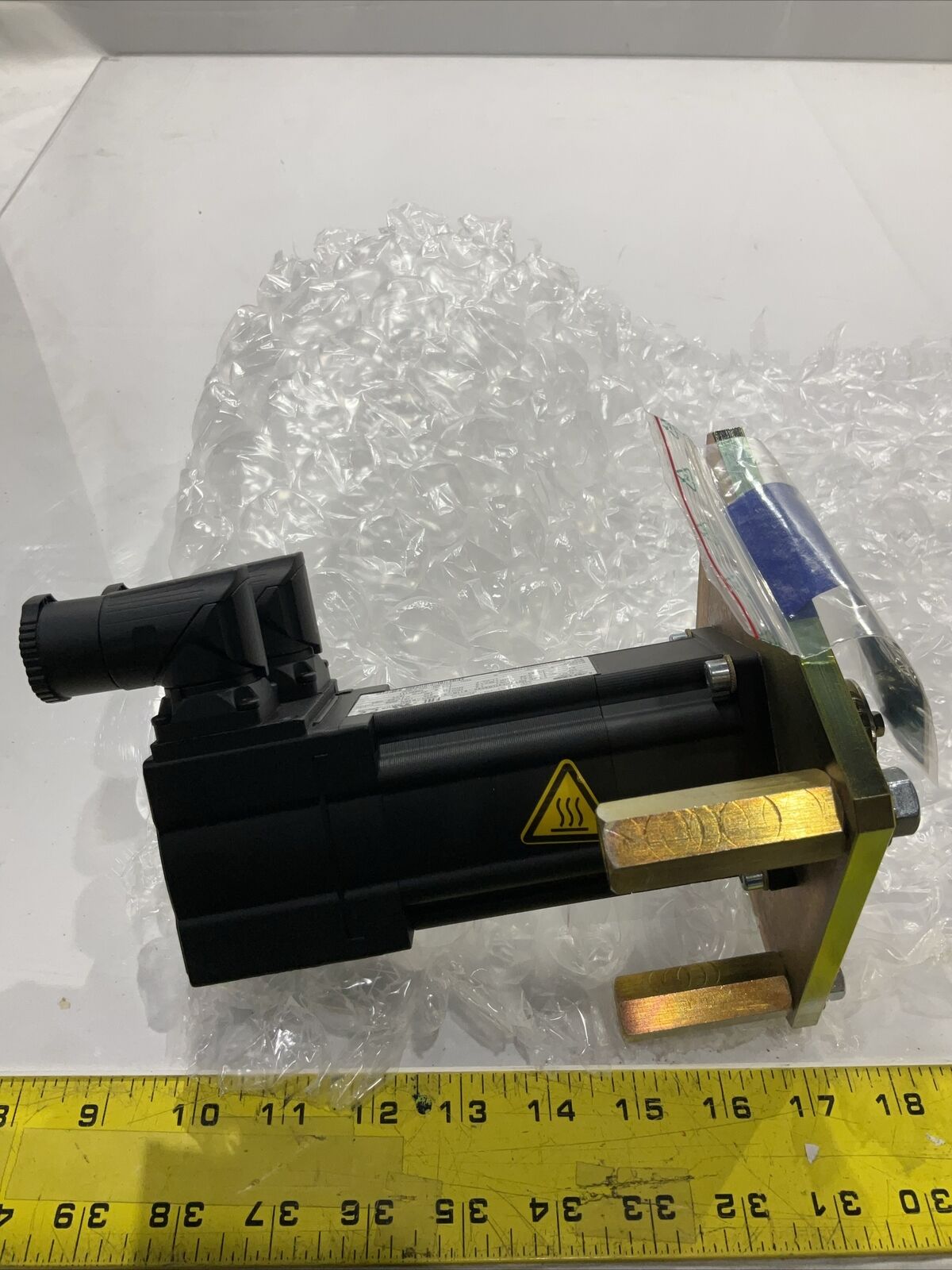 LENZE MCS 06F41LRS0B0-B11N MOTOR ASSY,PERFORATED BELT 165V U3S