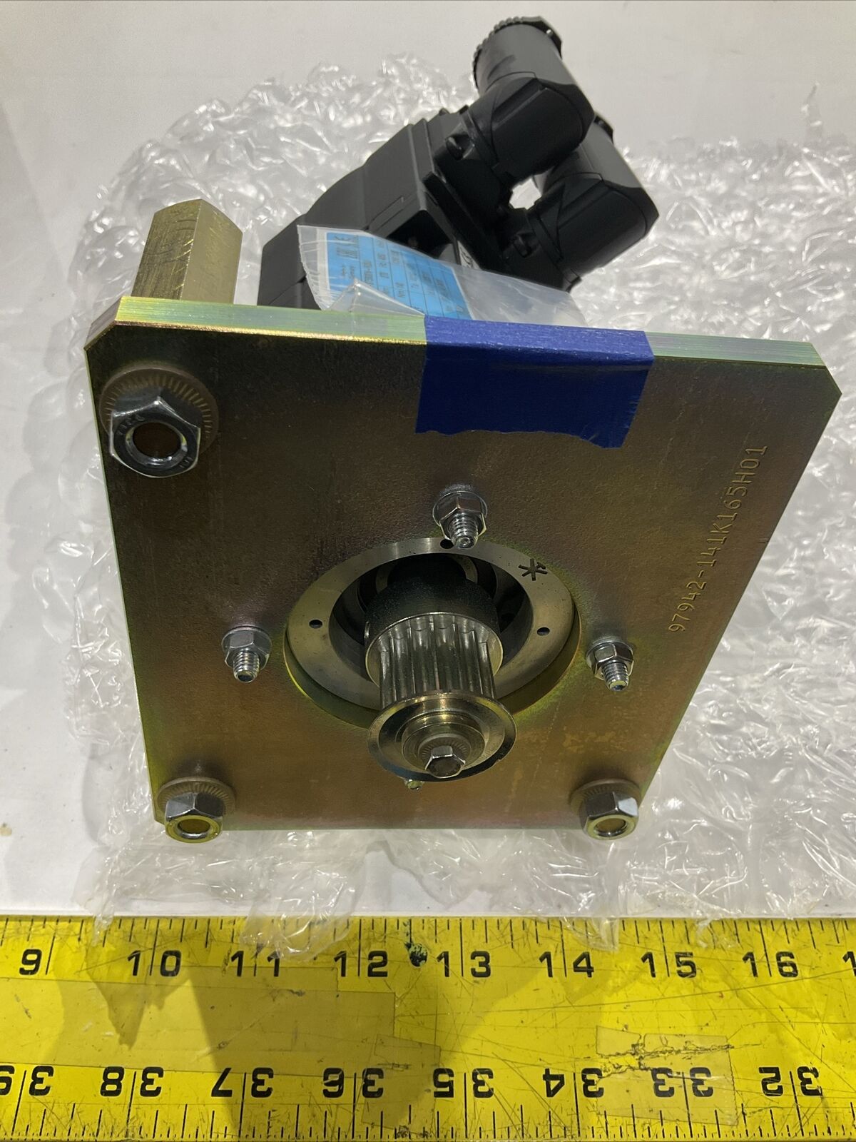 LENZE MCS 06F41LRS0B0-B11N MOTOR ASSY,PERFORATED BELT 165V U3S
