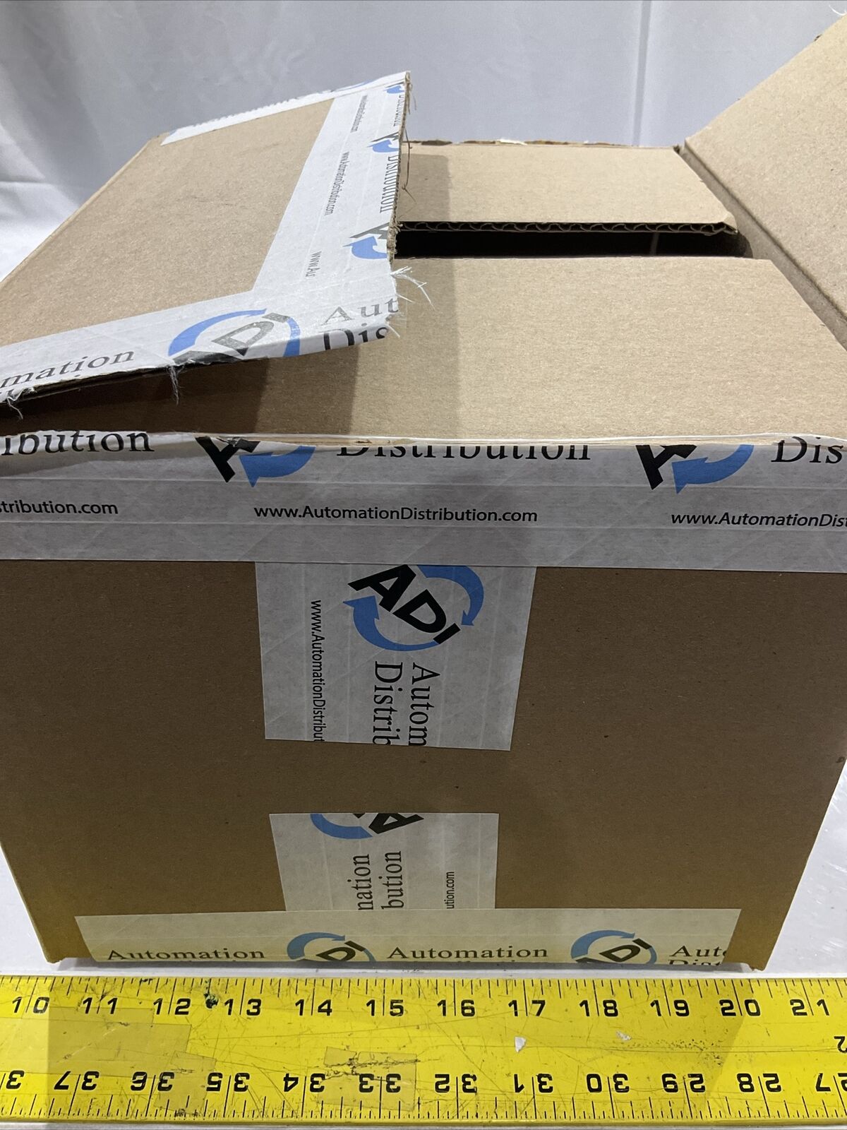 LENZE MCS 06F41LRS0B0-B11N MOTOR ASSY,PERFORATED BELT 165V U3S