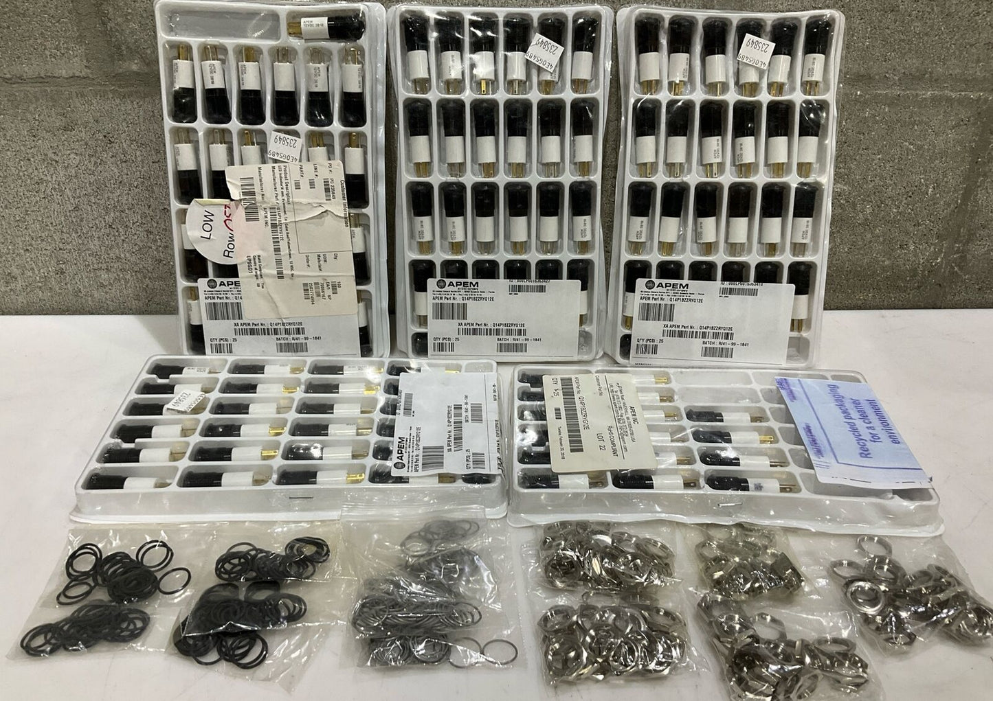 APEM Q14P1BZZRYG12E LED PANEL INDICATOR 12V 14MM PROM R/Y/G LOT OF 116 G7T