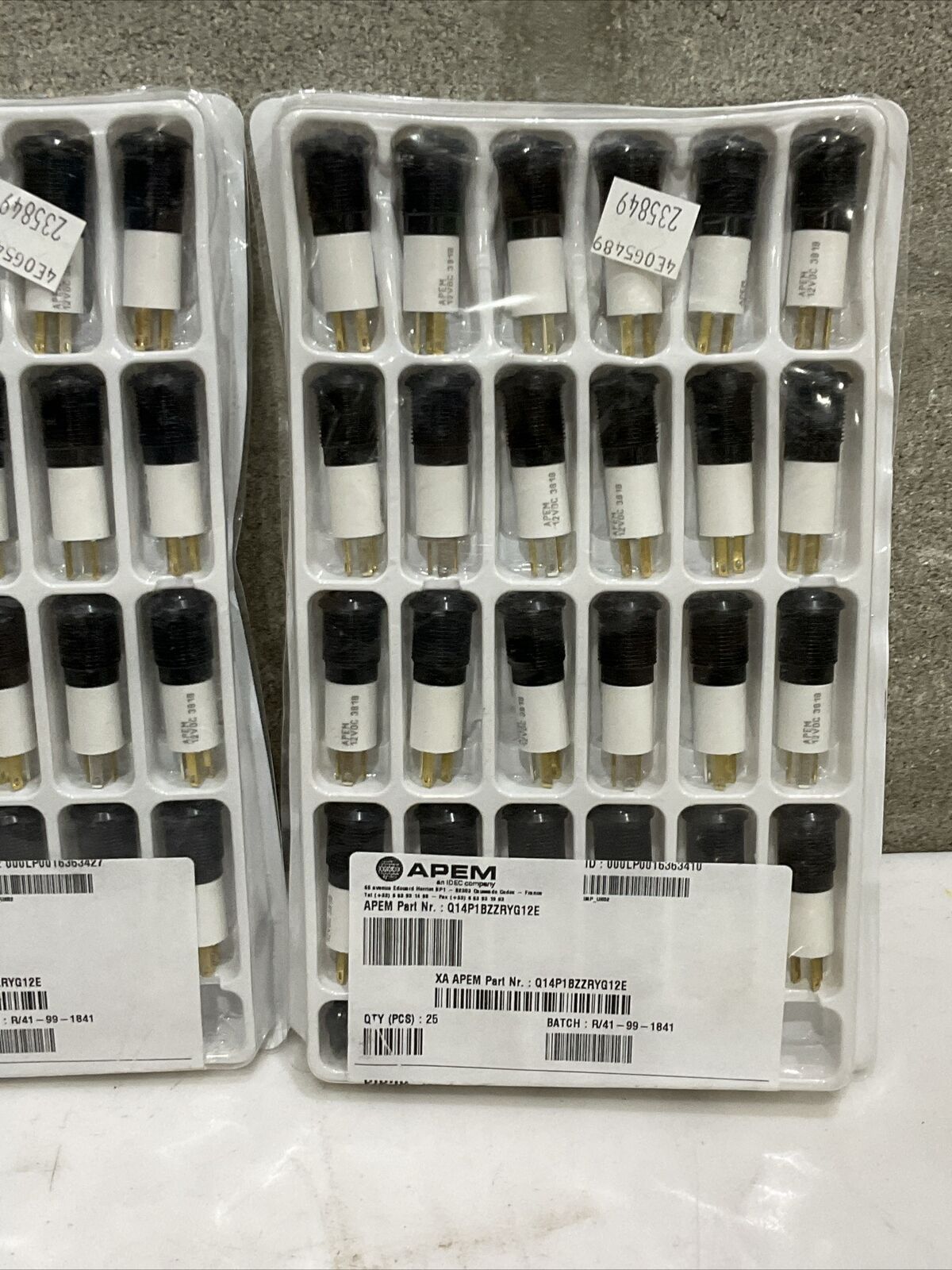 APEM Q14P1BZZRYG12E LED PANEL INDICATOR 12V 14MM PROM R/Y/G LOT OF 116 G7T