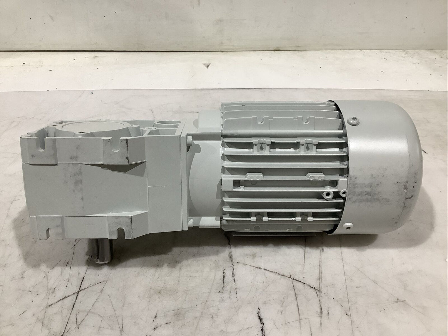 LENZE 3-MOT EN60034 G50AB04MVBR2C MDEMAXX071-32C0U GEARBOX MOTOR U3S