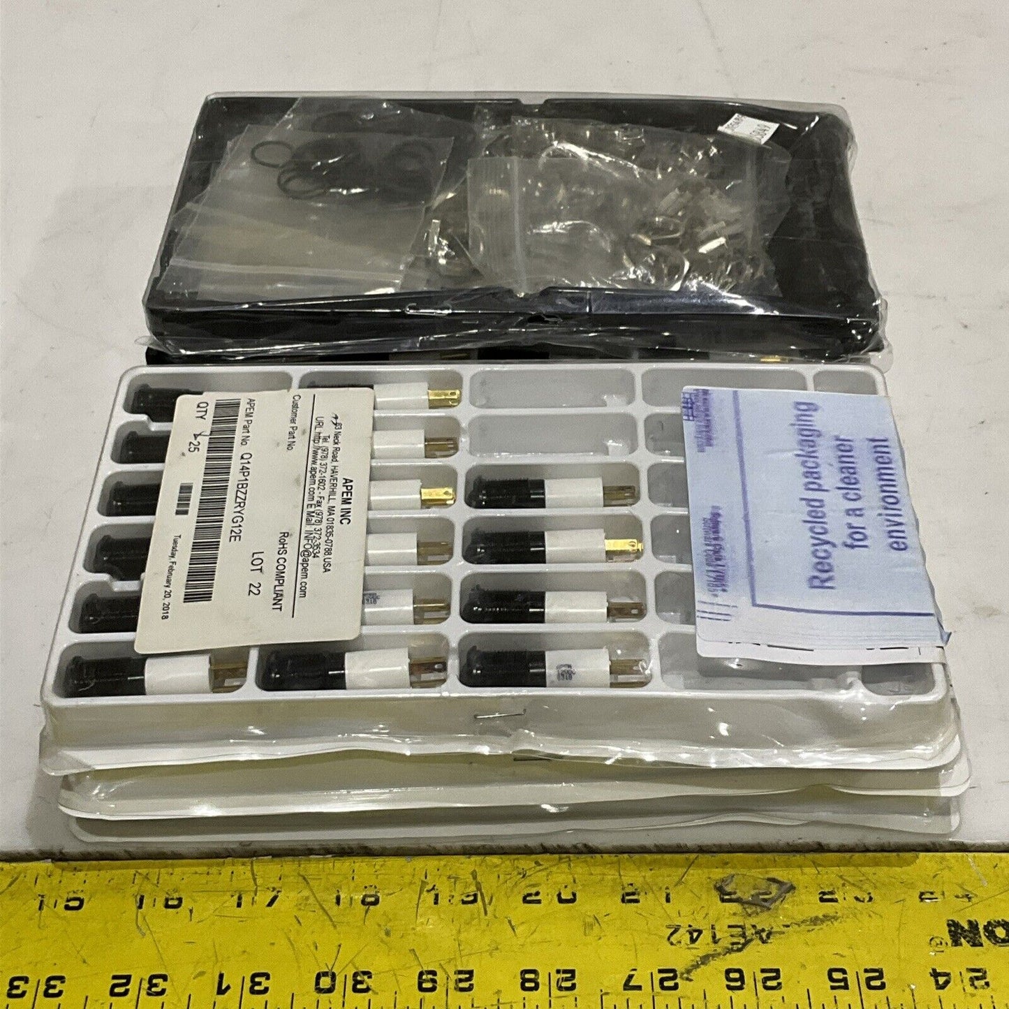 APEM Q14P1BZZRYG12E LED PANEL INDICATOR 12V 14MM PROM R/Y/G LOT OF 116 G7T