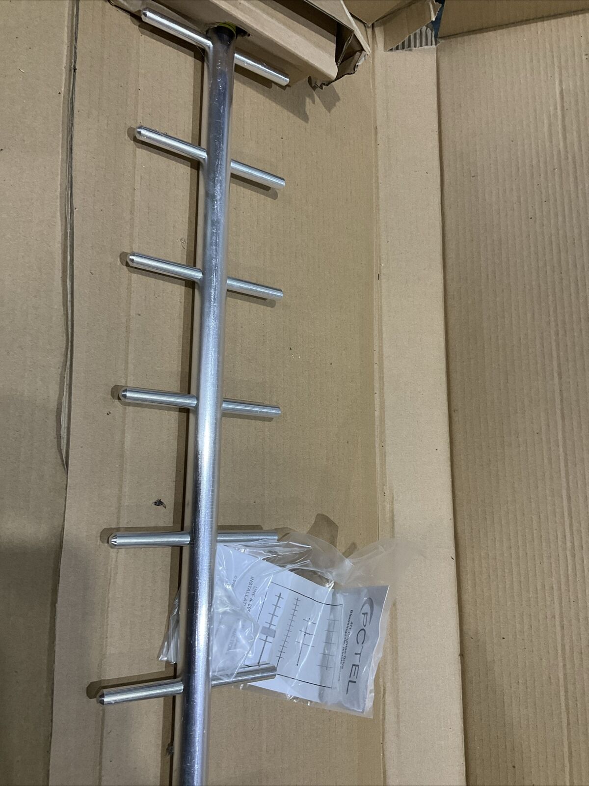 PCTEL MYA93012 WIRELESS ANTENNA 896-970 MHZ 150 W 11dB GAIN 12 ELEMENT YAGII G7T