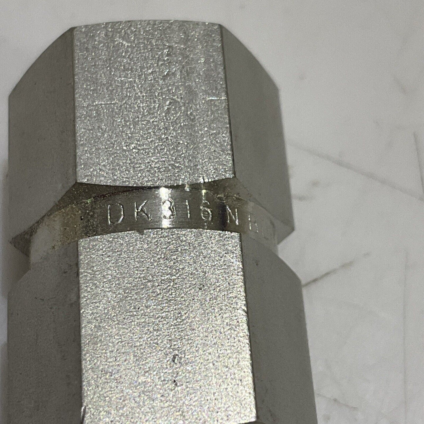 DK-LOK GABMF4-8N-S REDUCING ADAPTER 1/4” 1/2” SS316 LOT OF 50 G7T