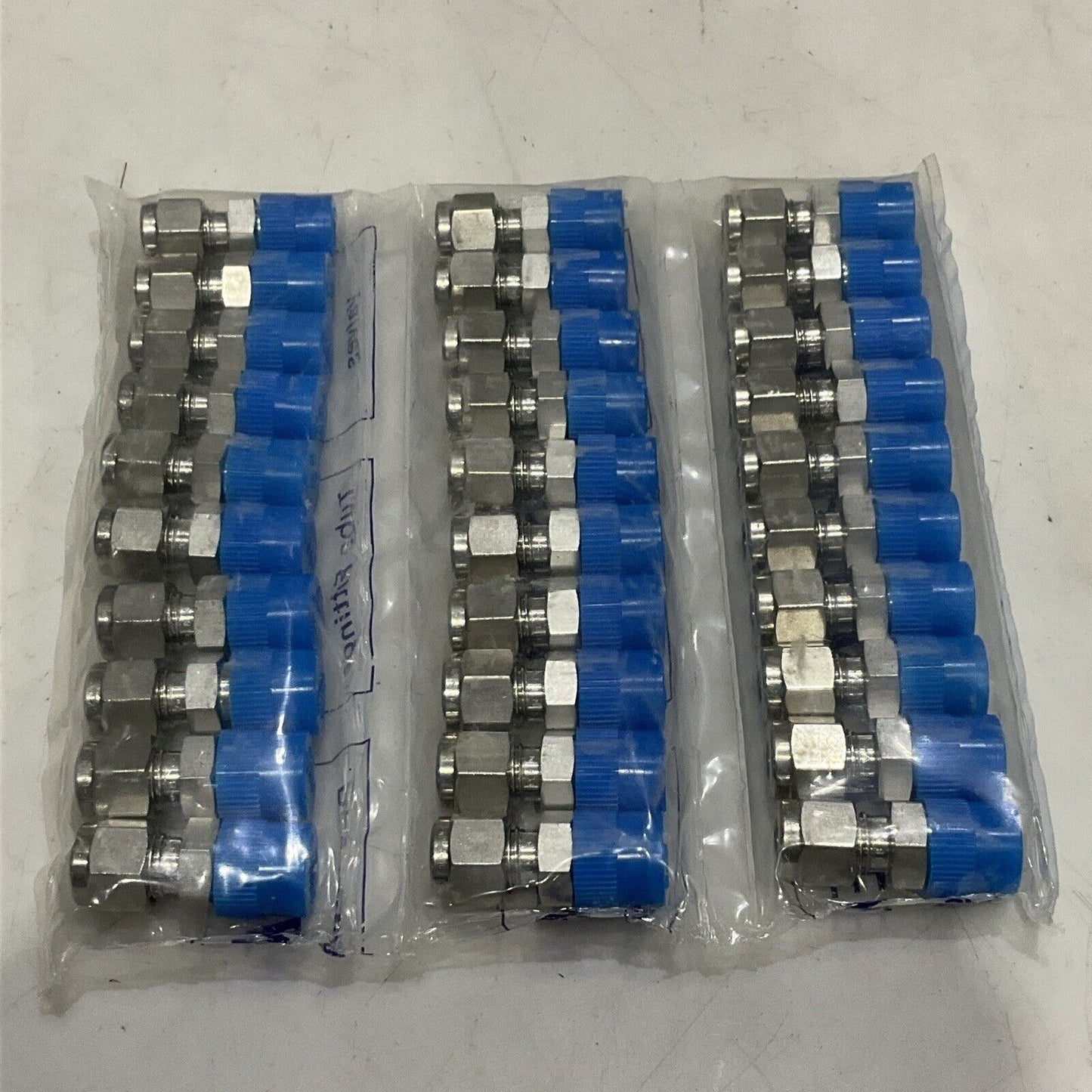 DK-LOK DMC-4-4N-S MALE STEEL CONNECTOR 1/4” TUBE X 1/4 NPT S316 LOT OF 70 G7T