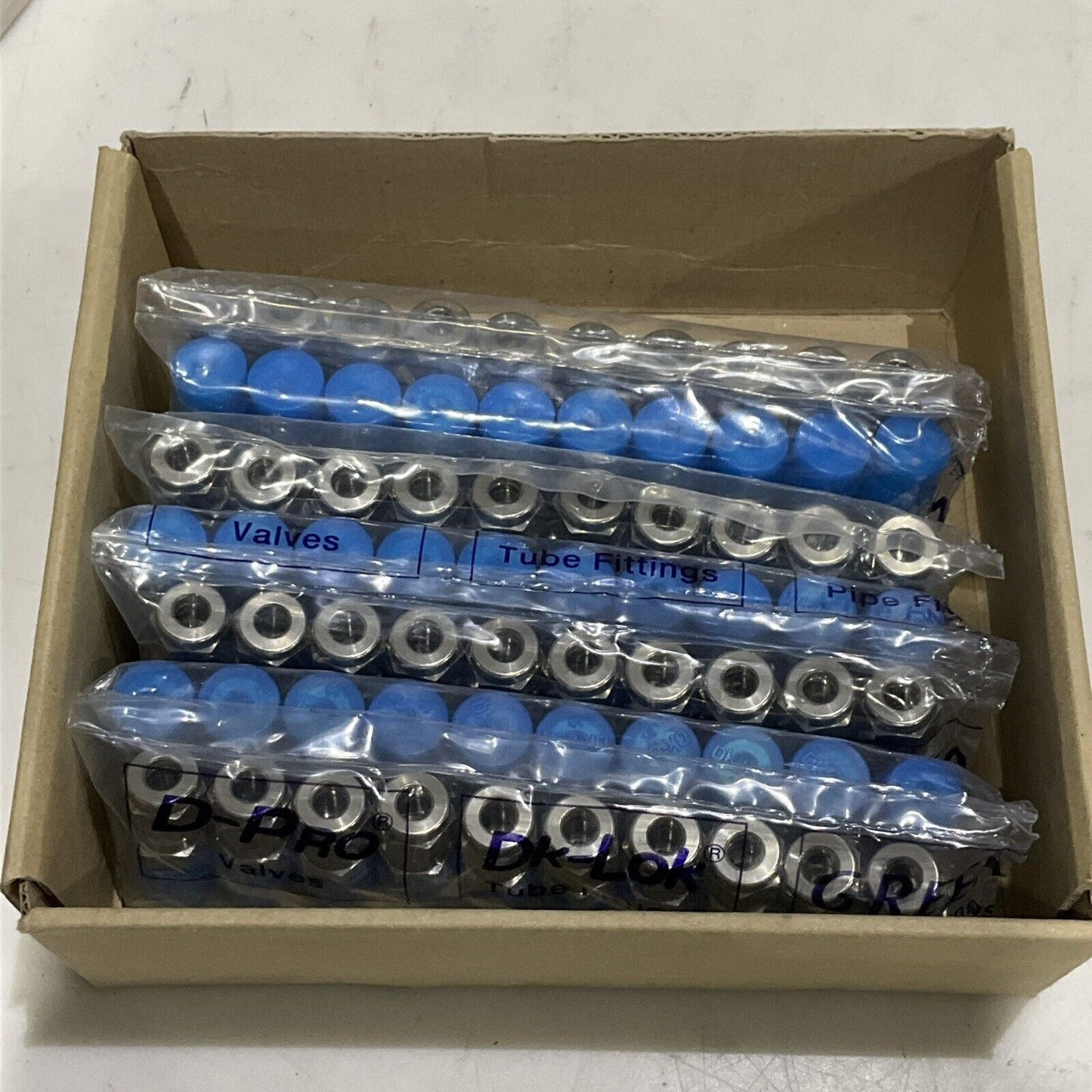 DK-LOK DMC-4-4N-S MALE STEEL CONNECTOR 1/4” TUBE X 1/4 NPT S316 LOT OF 70 G7T