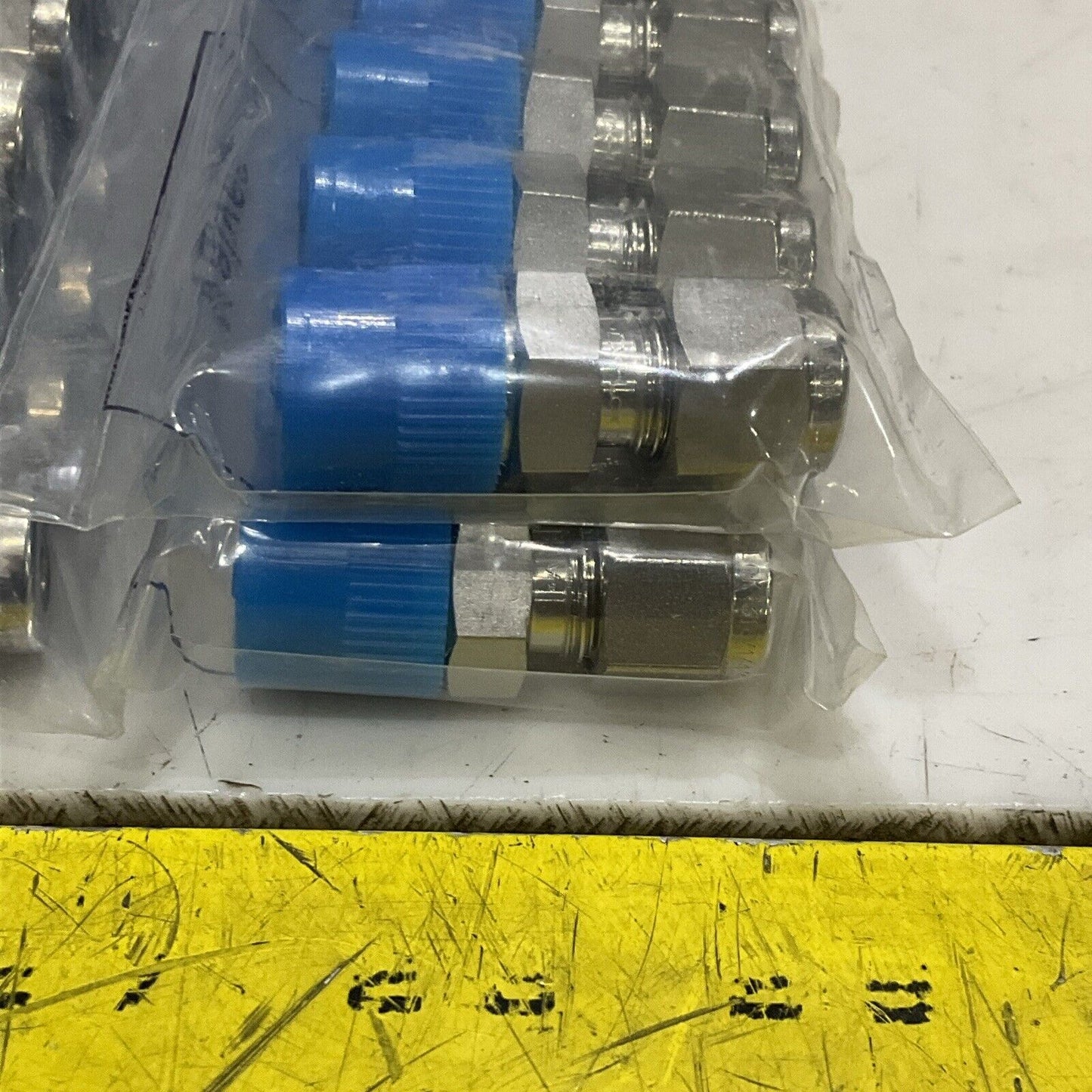 DK-LOK DMC-4-4N-S MALE STEEL CONNECTOR 1/4” TUBE X 1/4 NPT S316 LOT OF 70 G7T