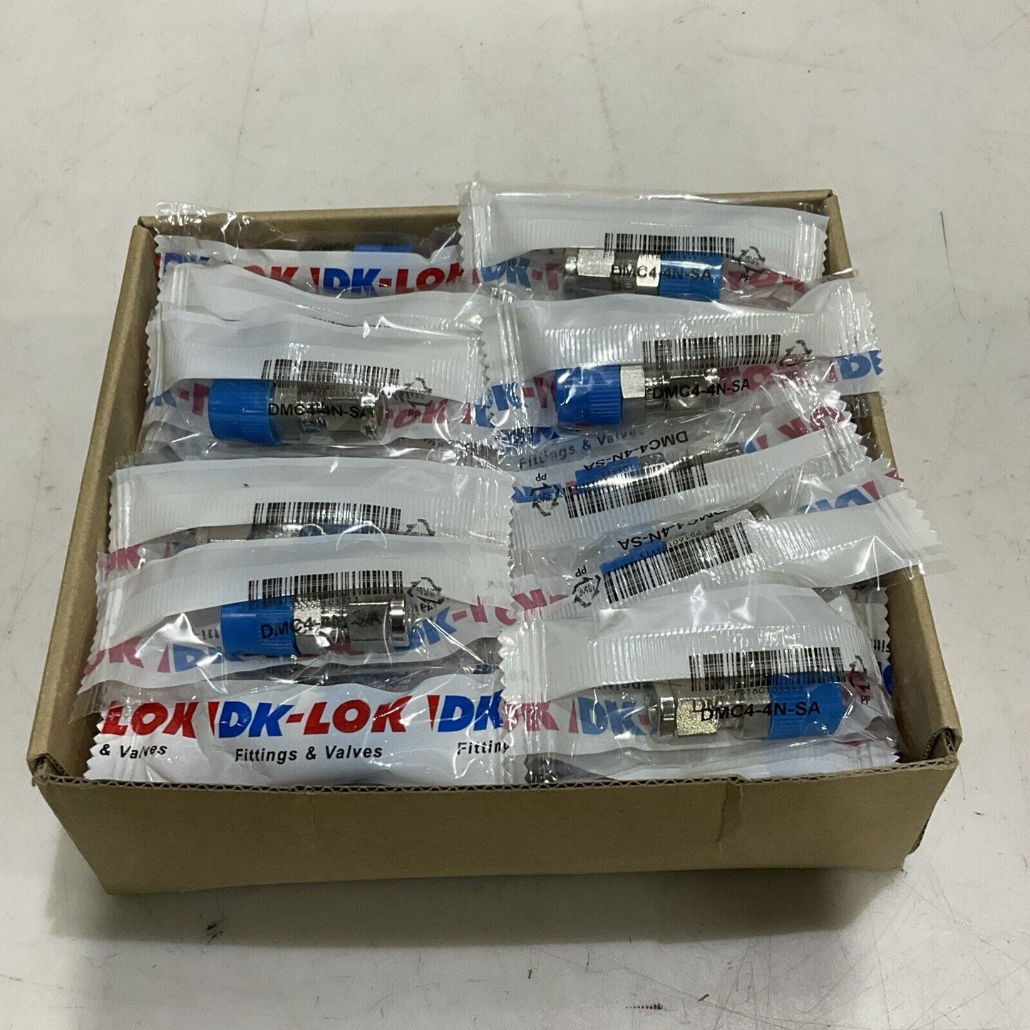DK-LOK DMC4-4N-SA MALE STEEL CONNECTOR 1/4” TUBE X 1/4 NPT S316 LOT OF 70 G7T