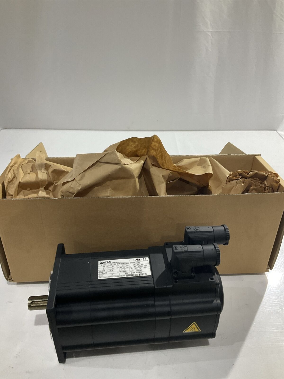 LENZE MCS 12H30LRS0B0-B19N-ST5S00N-R2SU 13261687 SERVO MOTOR CULLING U3S