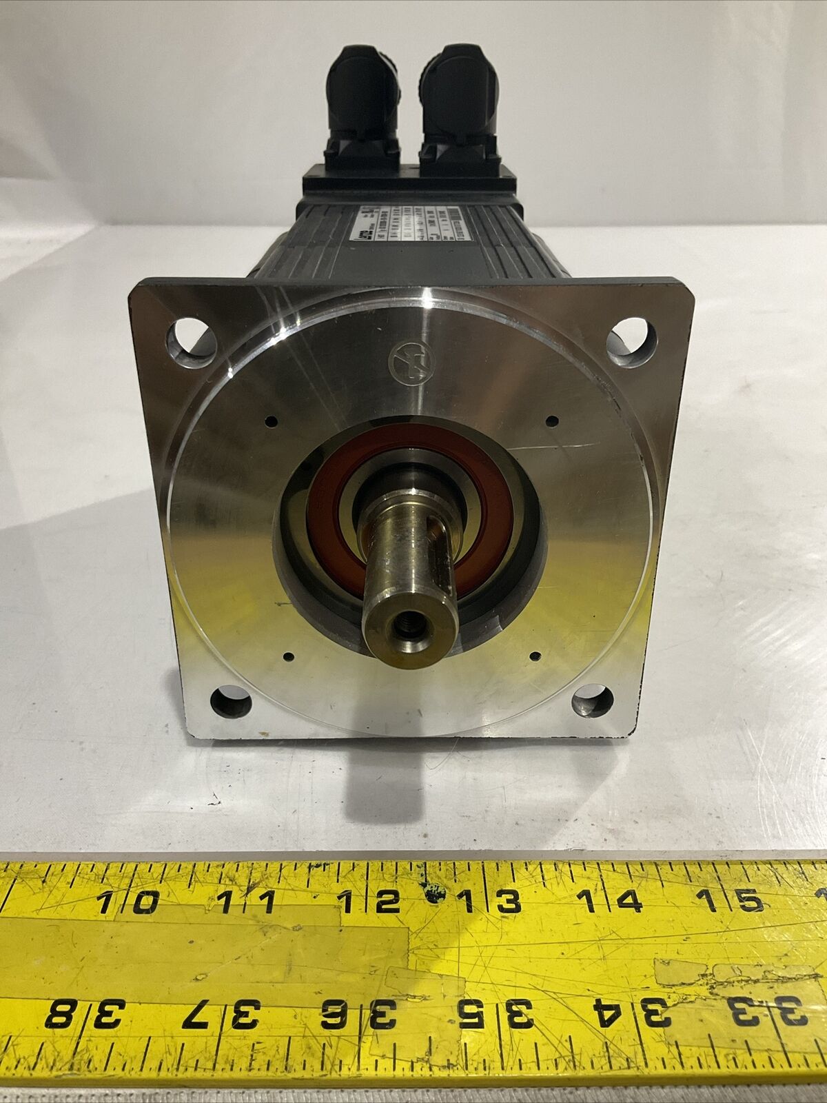 LENZE MCS 12H30LRS0B0-B19N-ST5S00N-R2SU 13261687 SERVO MOTOR CULLING U3S