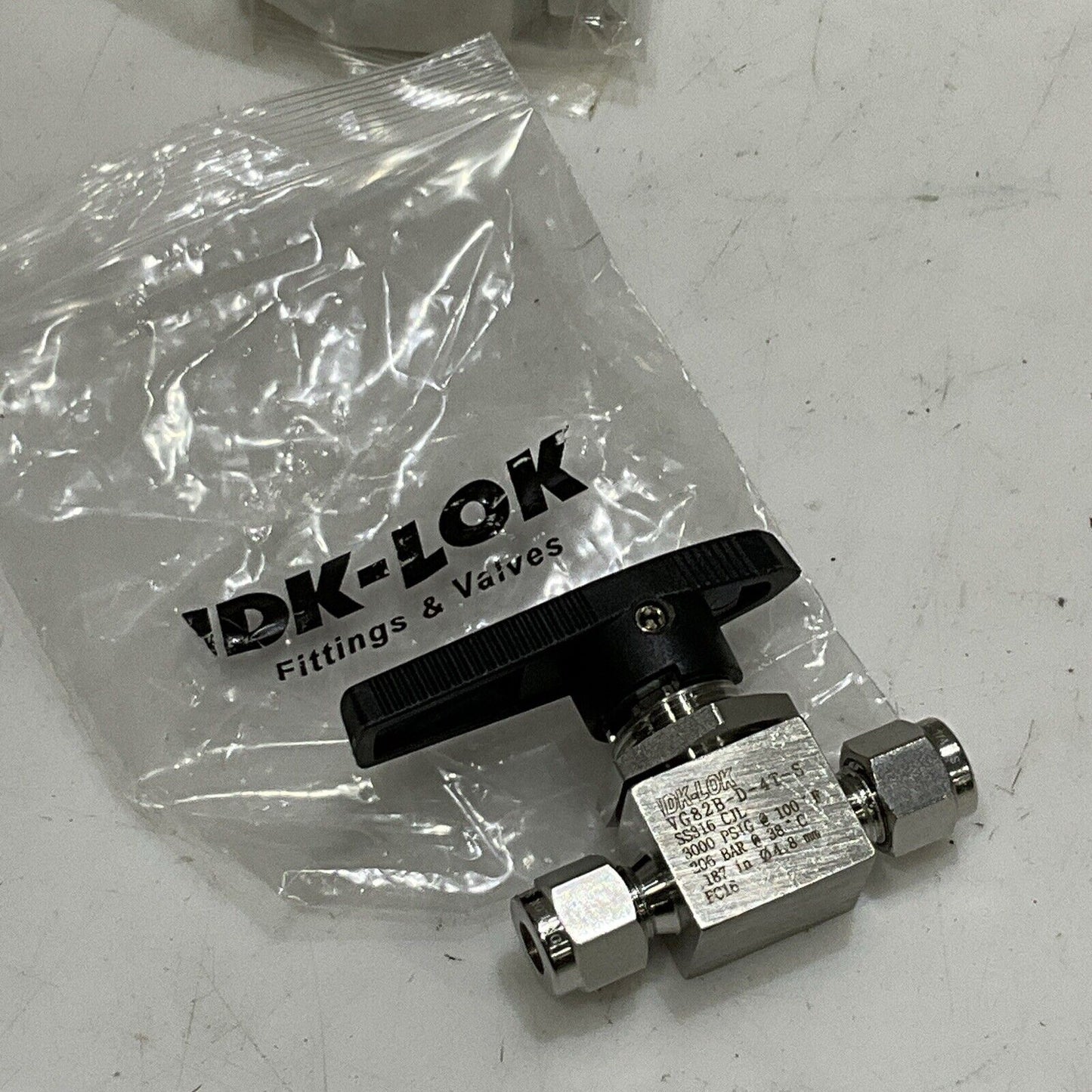 DK-LOK VG82B-D-4T-S VALVE VG82 3000 PSIG SS316 CJL 4.8MM LOT OF 10 G7T