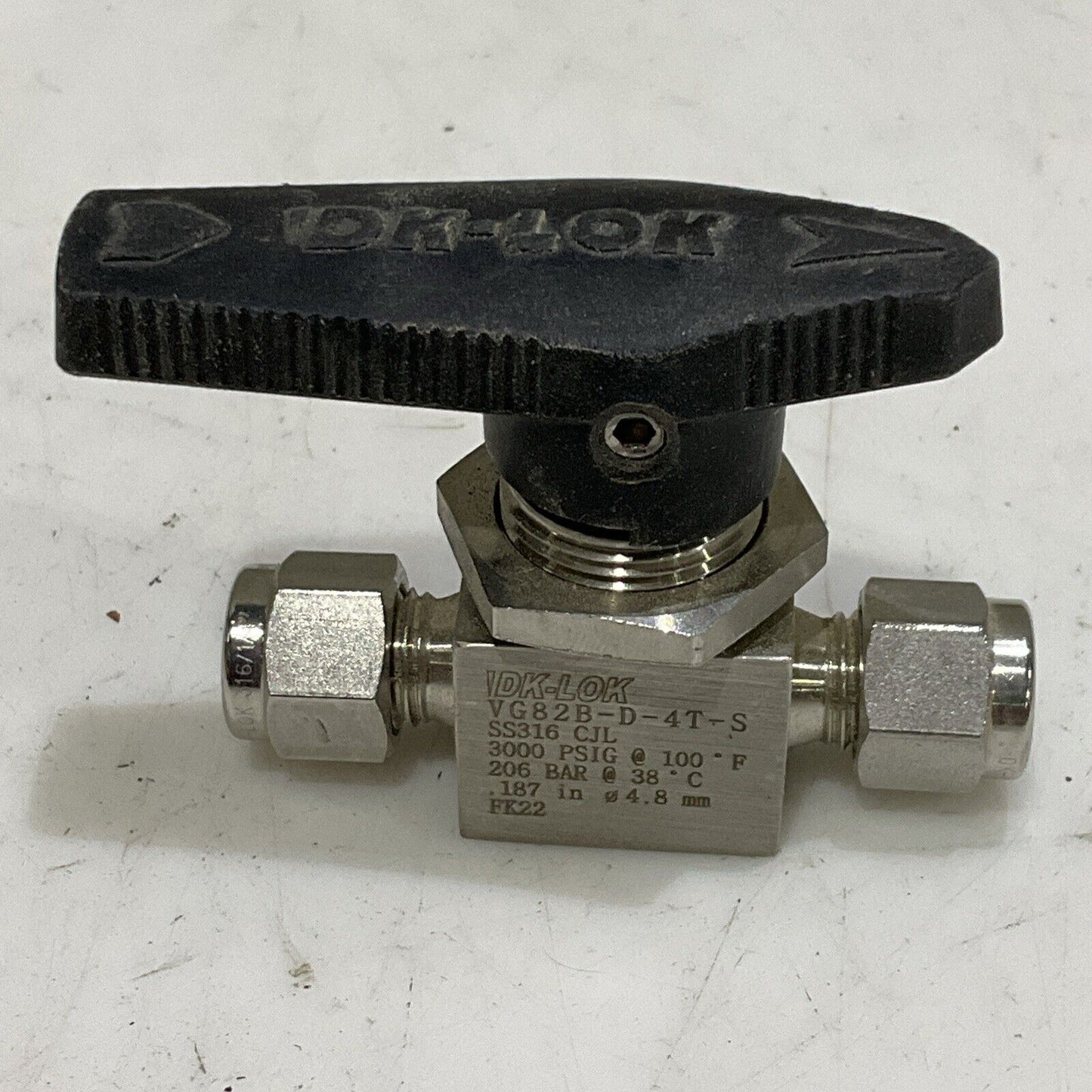 DK-LOK VG82B-D-4T-S VALVE VG82 3000 PSIG SS316 CJL 4.8MM LOT OF 9 G7T